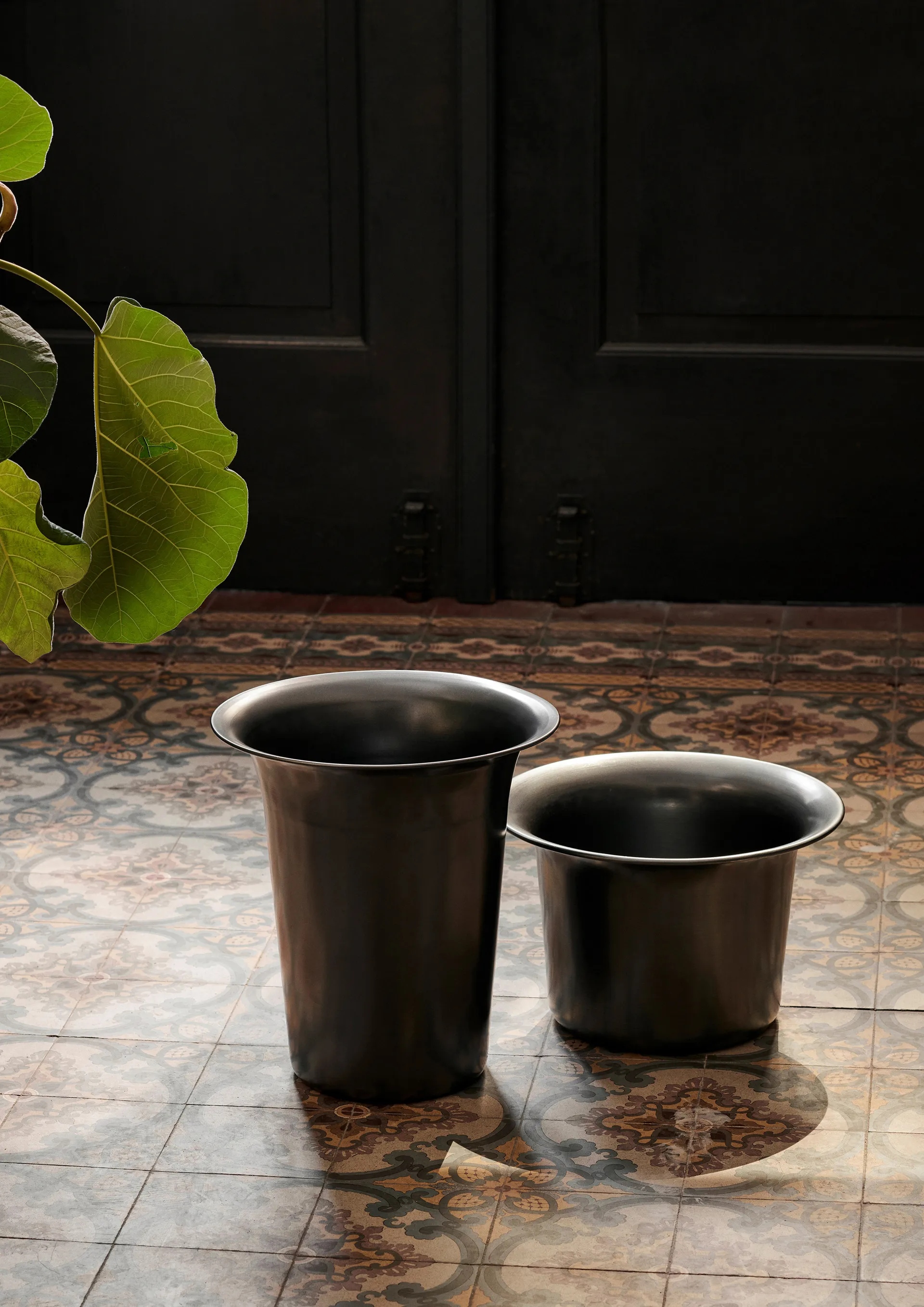 Panier en aluminium bas Spun Ø37 cm, Aluminium noirci Ferm Living