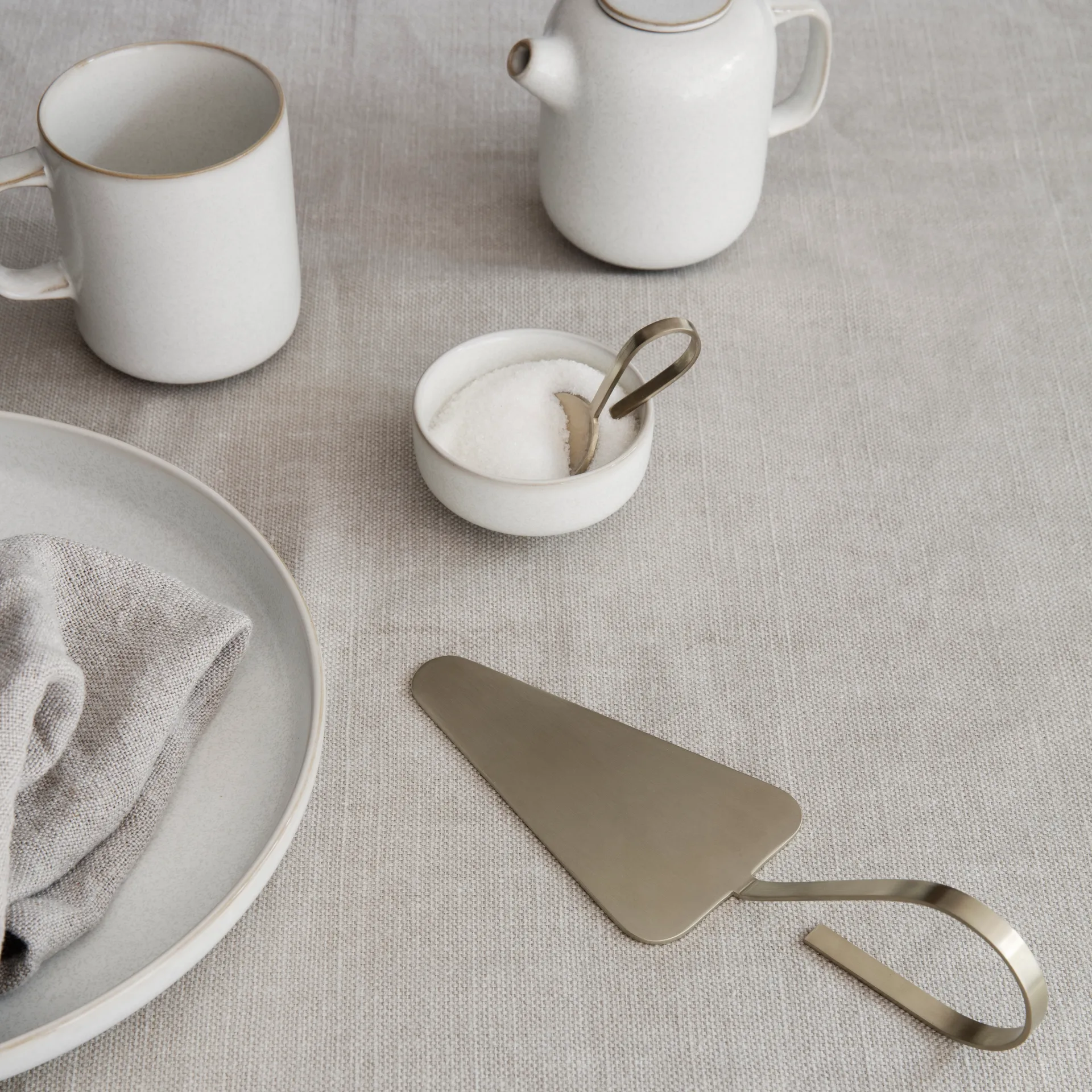 Pelle à tarte Fein, Laiton Ferm Living