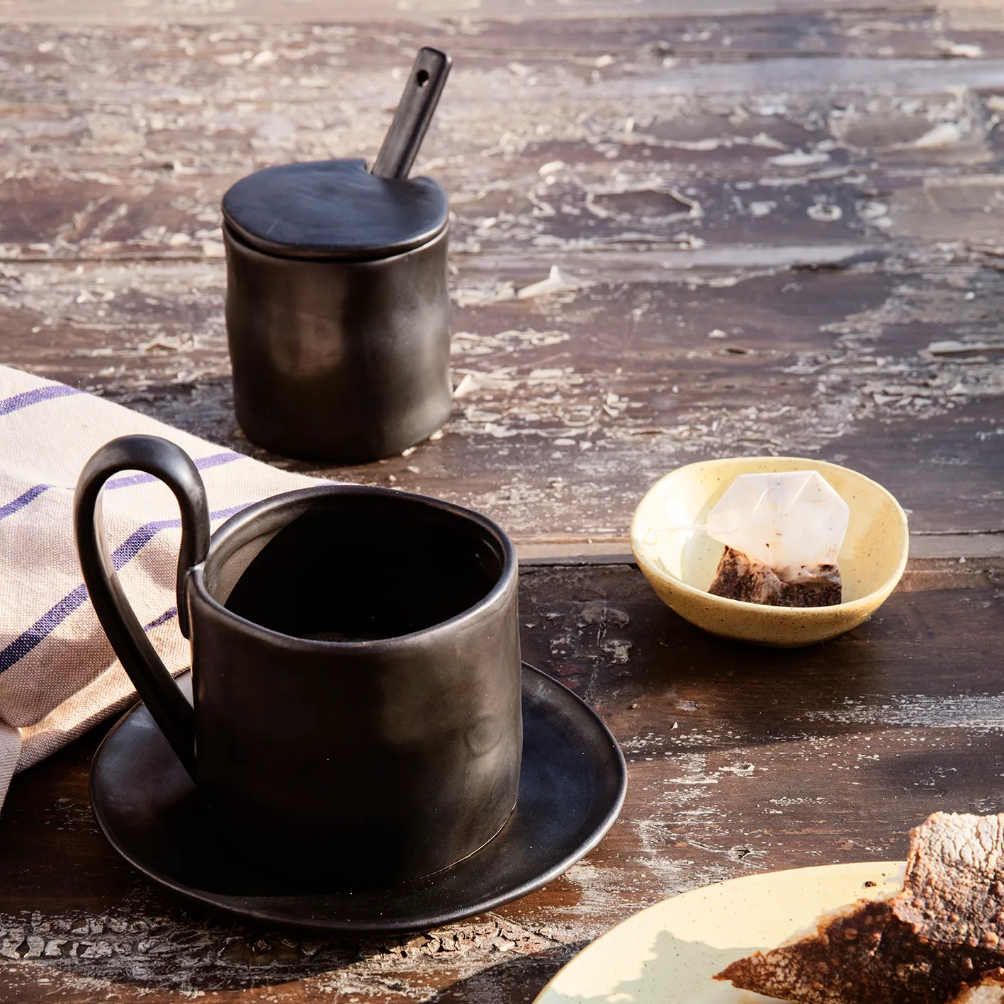 Petite assiette Flow 15 cm, Noir Ferm Living