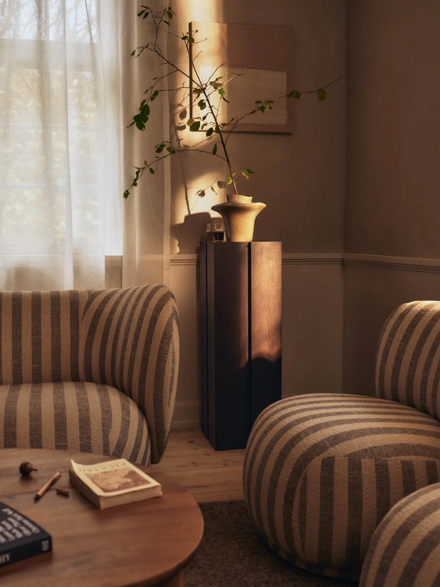 Piédestal Parcel, Dark stained, 30x30x90 cm Ferm Living