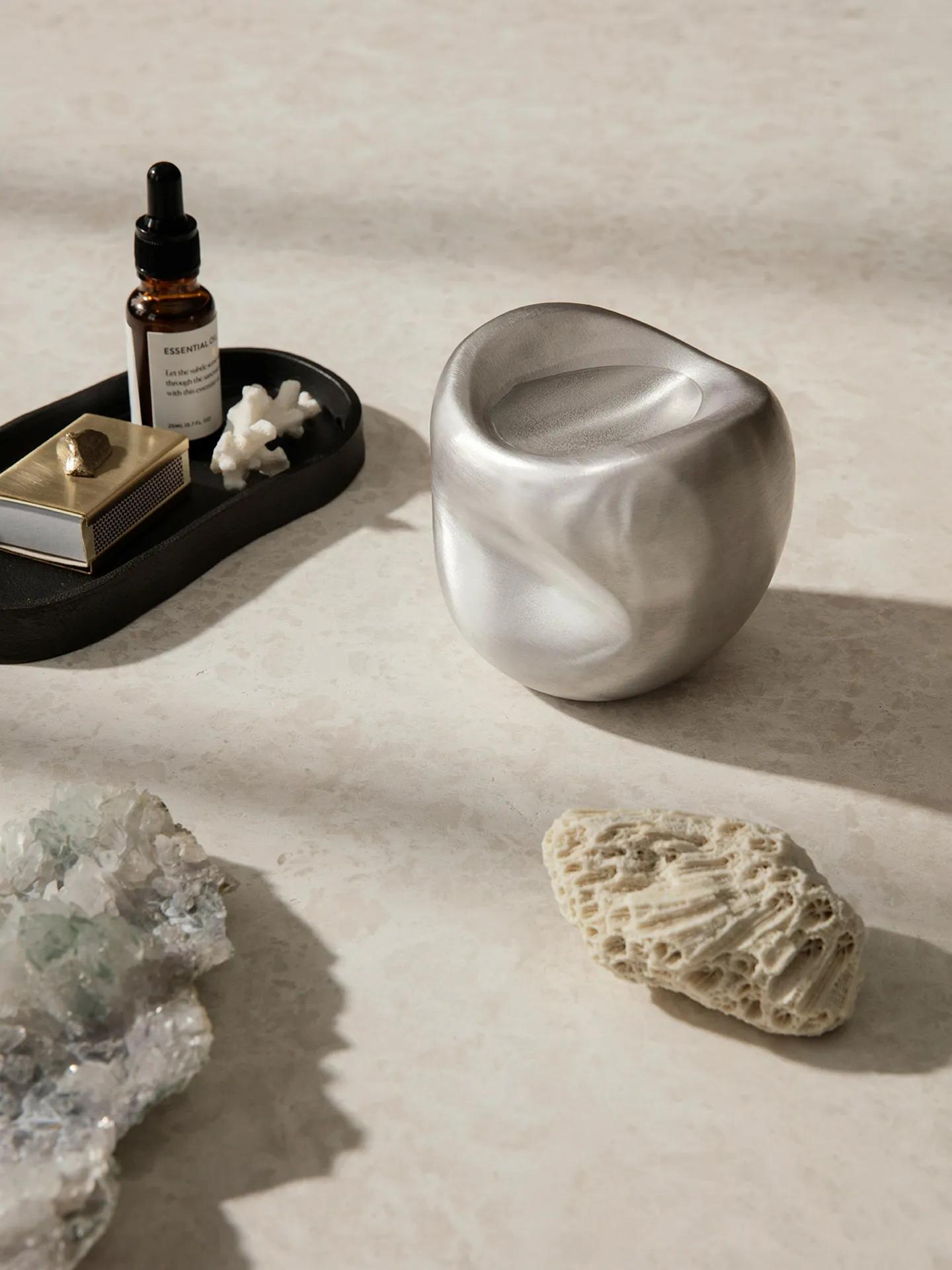 Plateau oval Yama 9,5x19 cm, Aluminium noirci Ferm Living