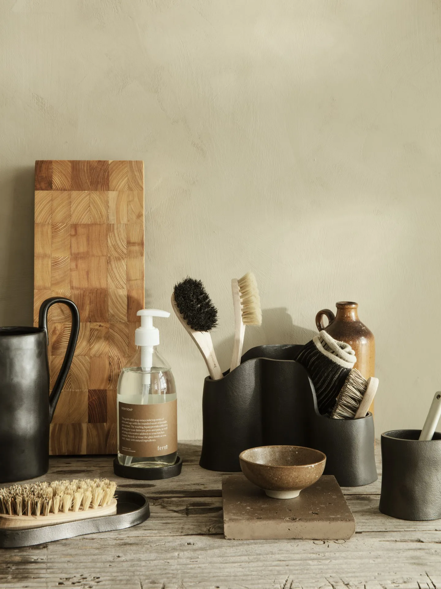 Plateau oval Yama 9,5x19 cm, Aluminium noirci Ferm Living