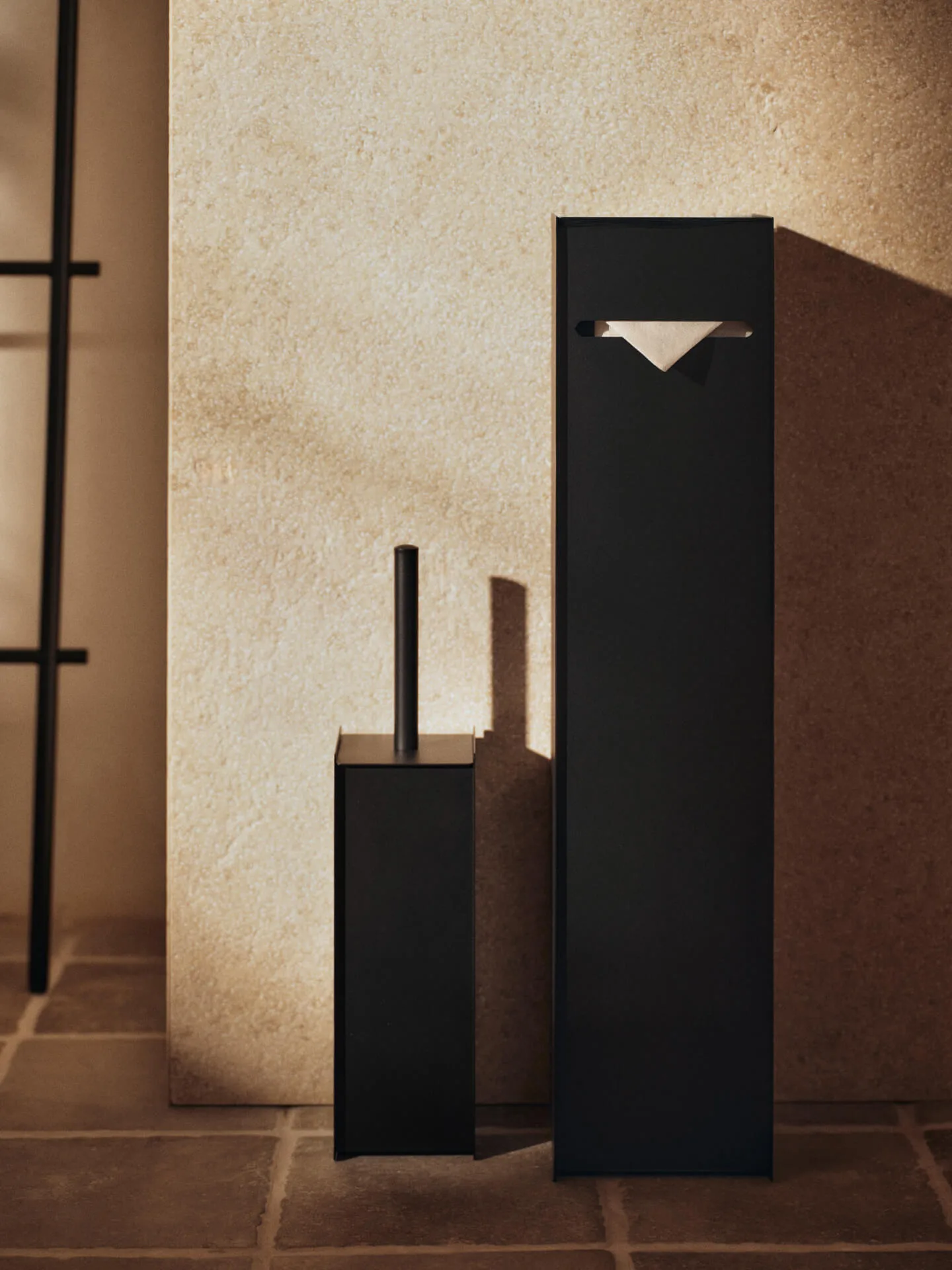 Porte-papier toilette Sama, Black Ferm Living