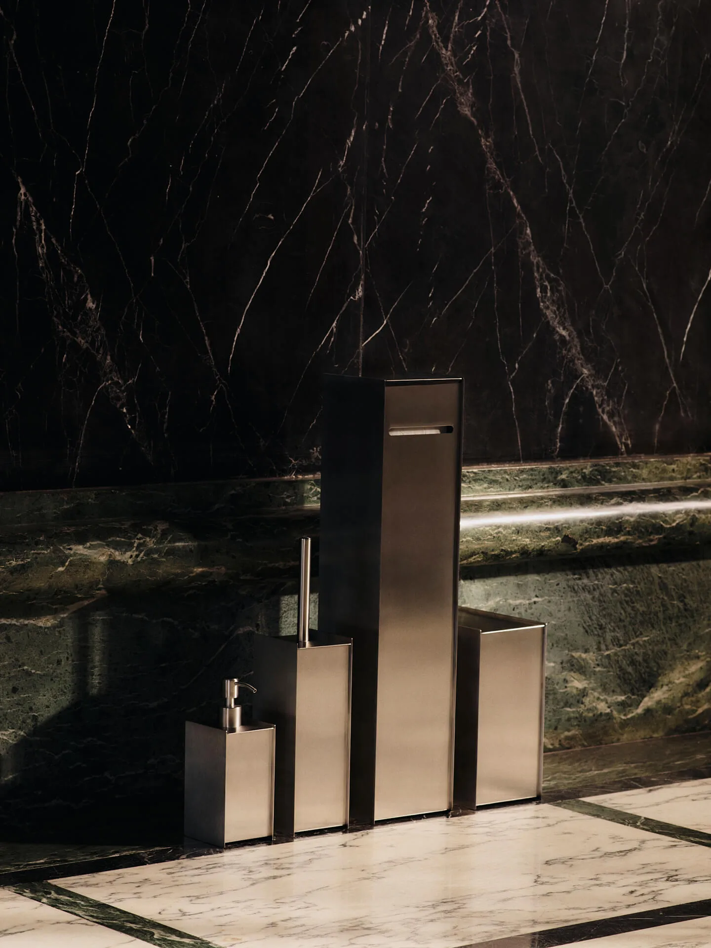 Porte-papier toilette Sama, Brushed stainless steel Ferm Living