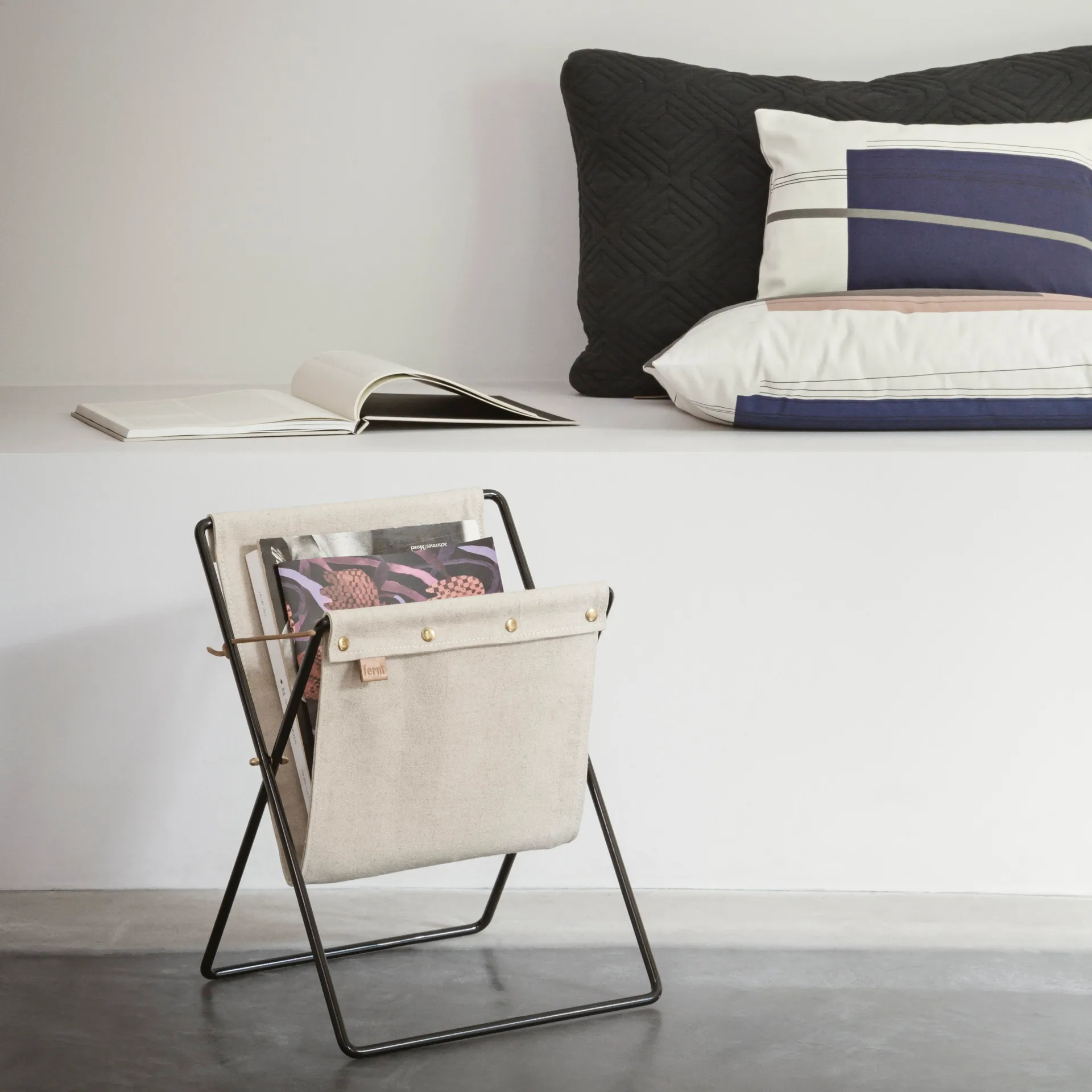 Porte-revues Herman, noir Ferm Living