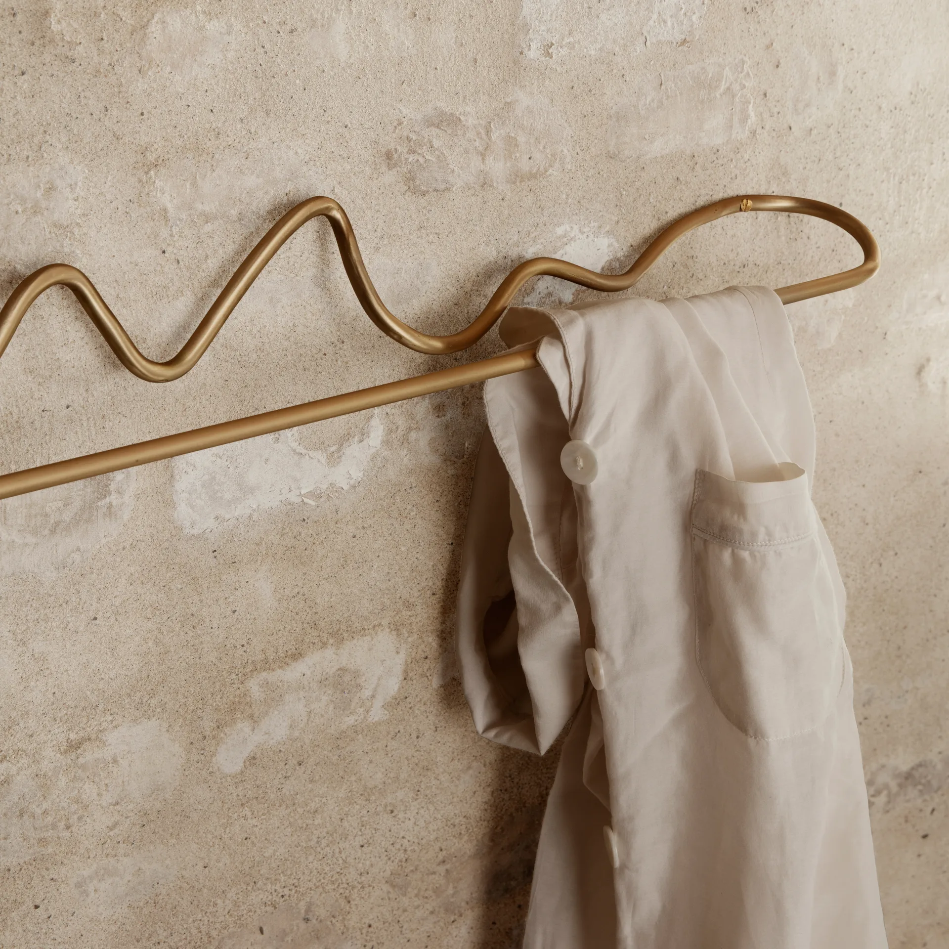 Porte-serviettes Curvature, Laiton Ferm Living