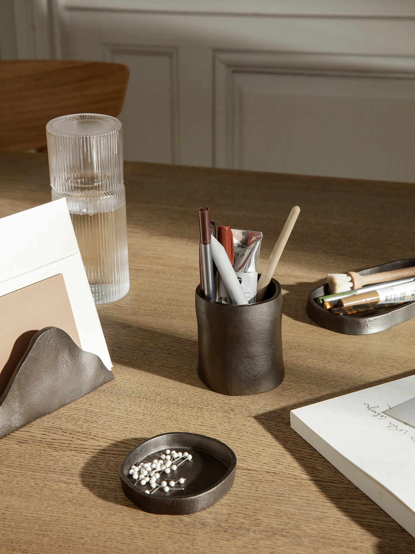 Pot à crayon Yama small Ø7,8 cm, Aluminium noirci Ferm Living