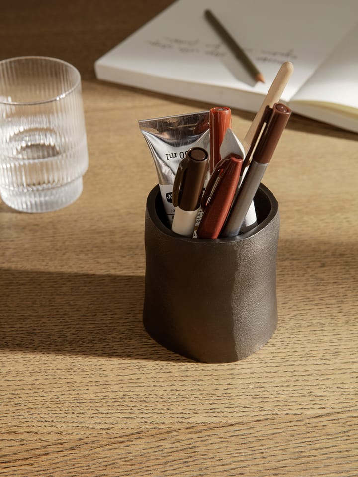 Pot à crayon Yama small Ø7,8 cm, Aluminium noirci Ferm Living