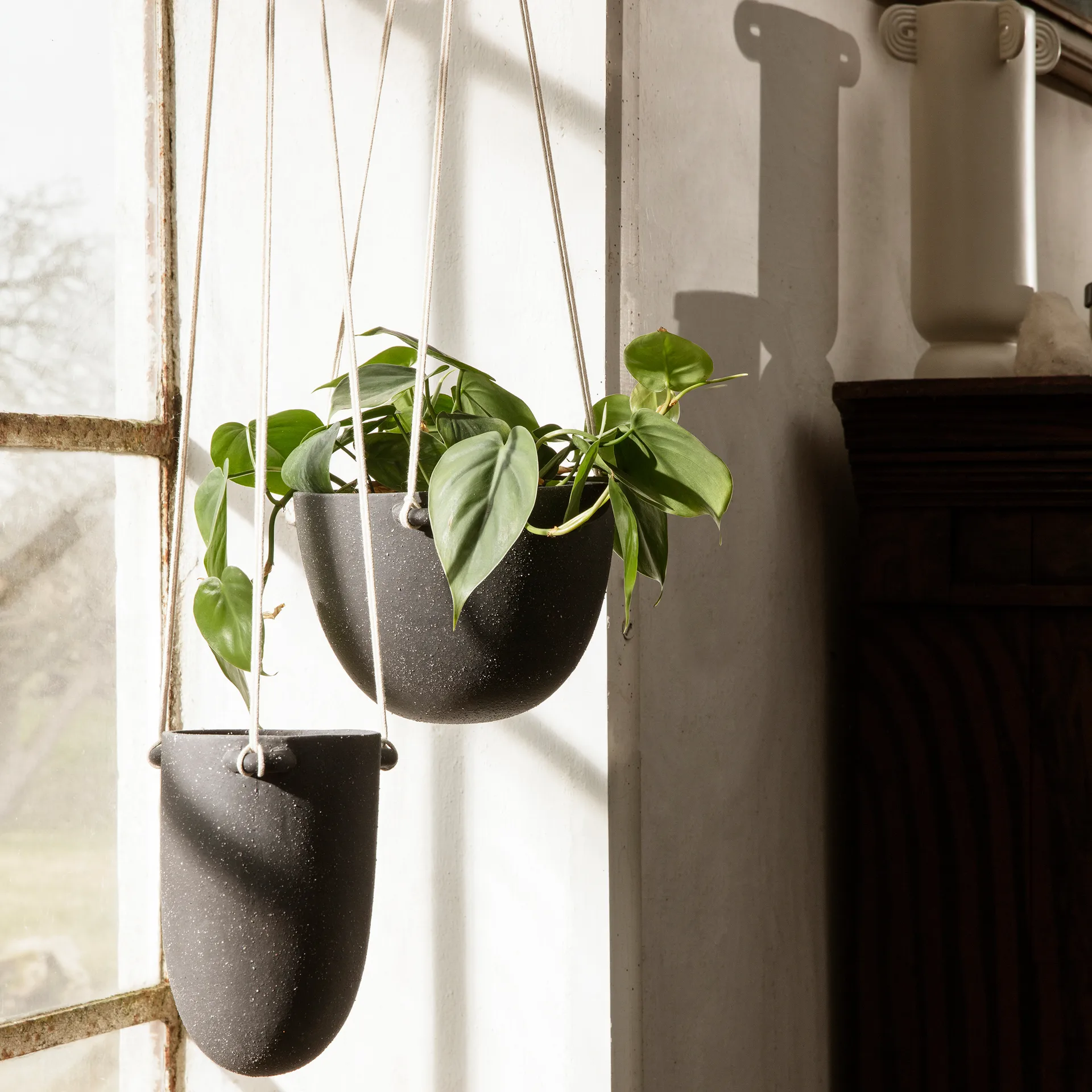 Pot à suspension Speckle Ø20,5 cm, Dark grey Ferm Living