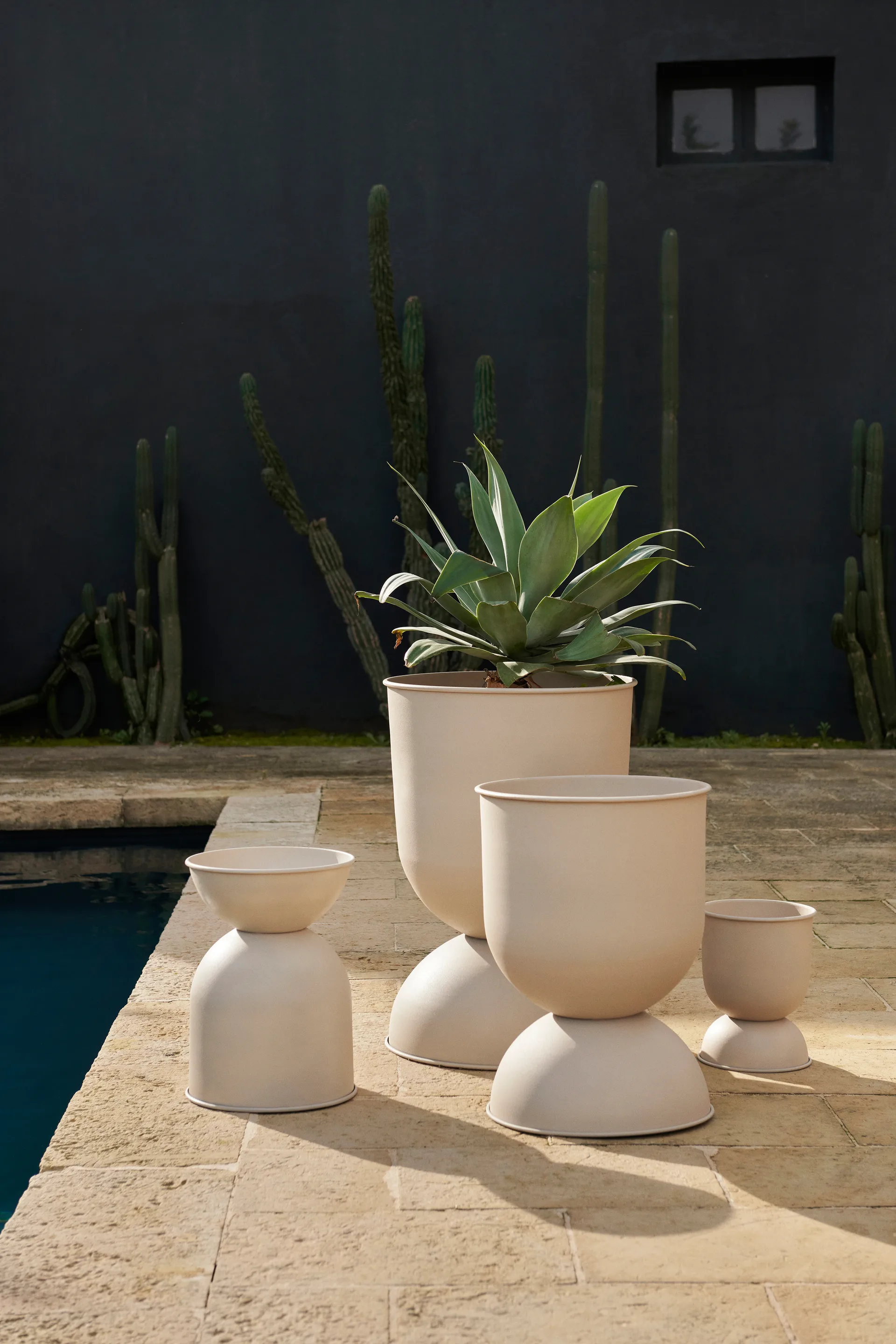 Pot Hourglass extra small Ø21 cm, Cashmere Ferm Living