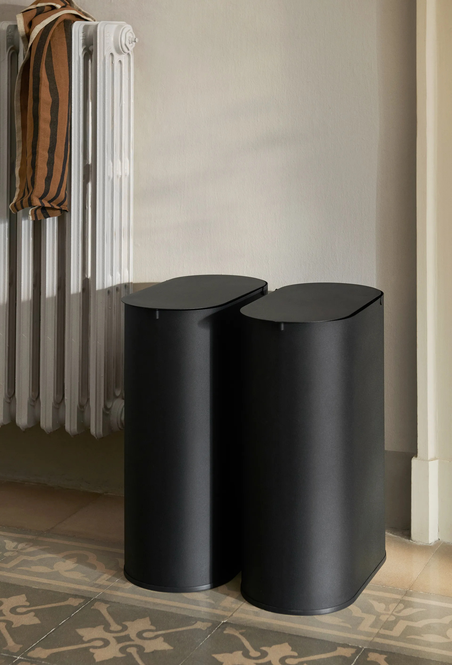 Poubelle Enkel medium, Black Ferm Living