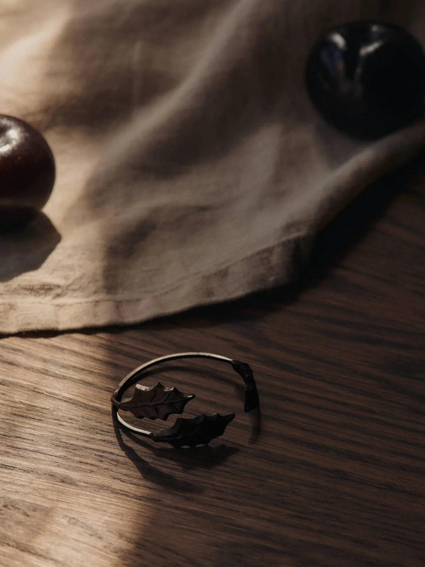 Rond de serviette Holly leaf Ø5,3 cm, 4 pièces, Black Brass Ferm Living