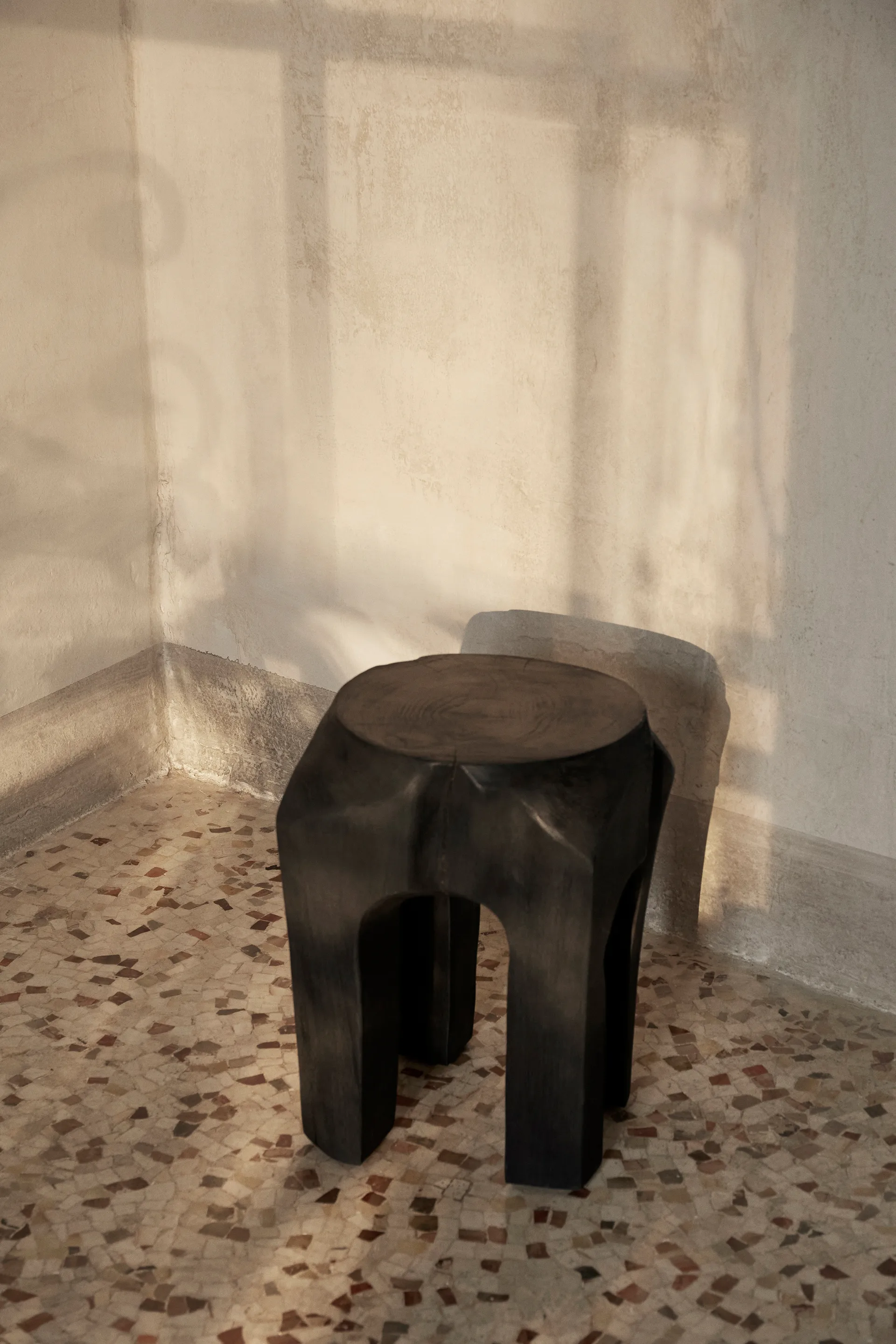 Root tabouret rond Ø30x40 cm, Black stained Ferm Living