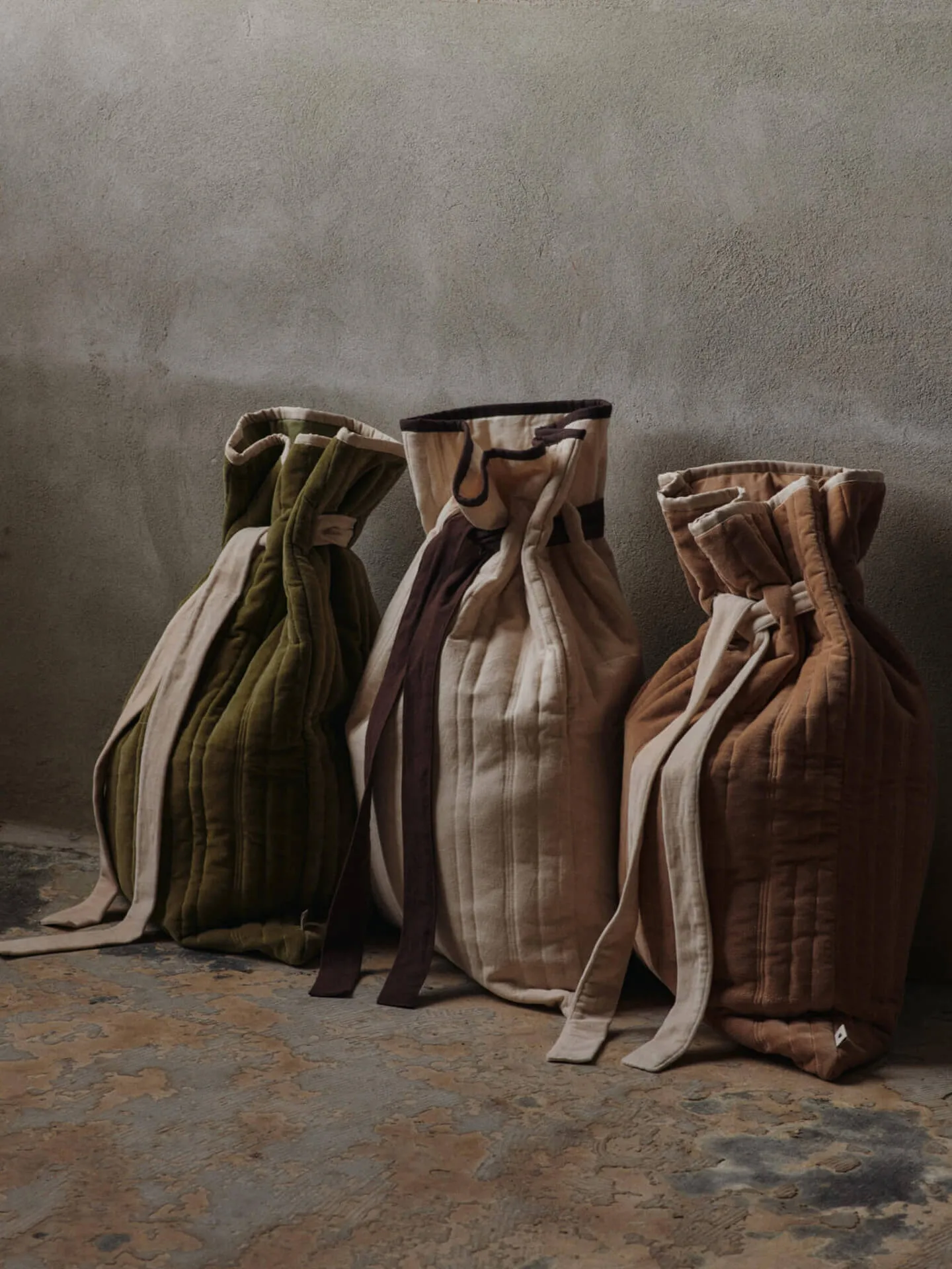 Sac matelassé Vari 50x70 cm, Velvet-khaki Ferm Living