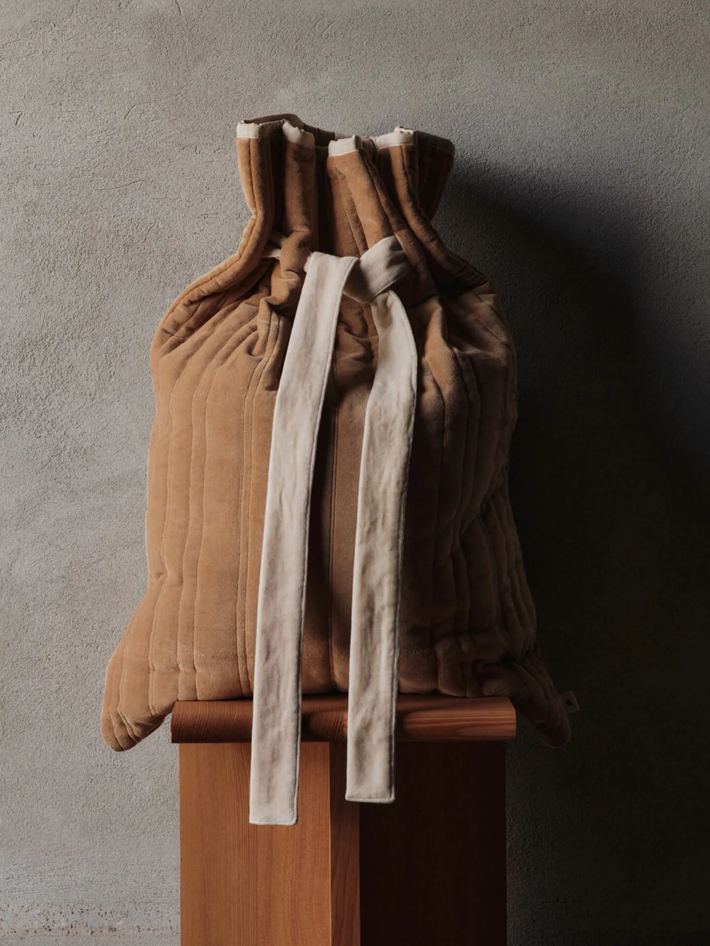 Sac matelassé Vari 50x70 cm, Velvet-tan Ferm Living