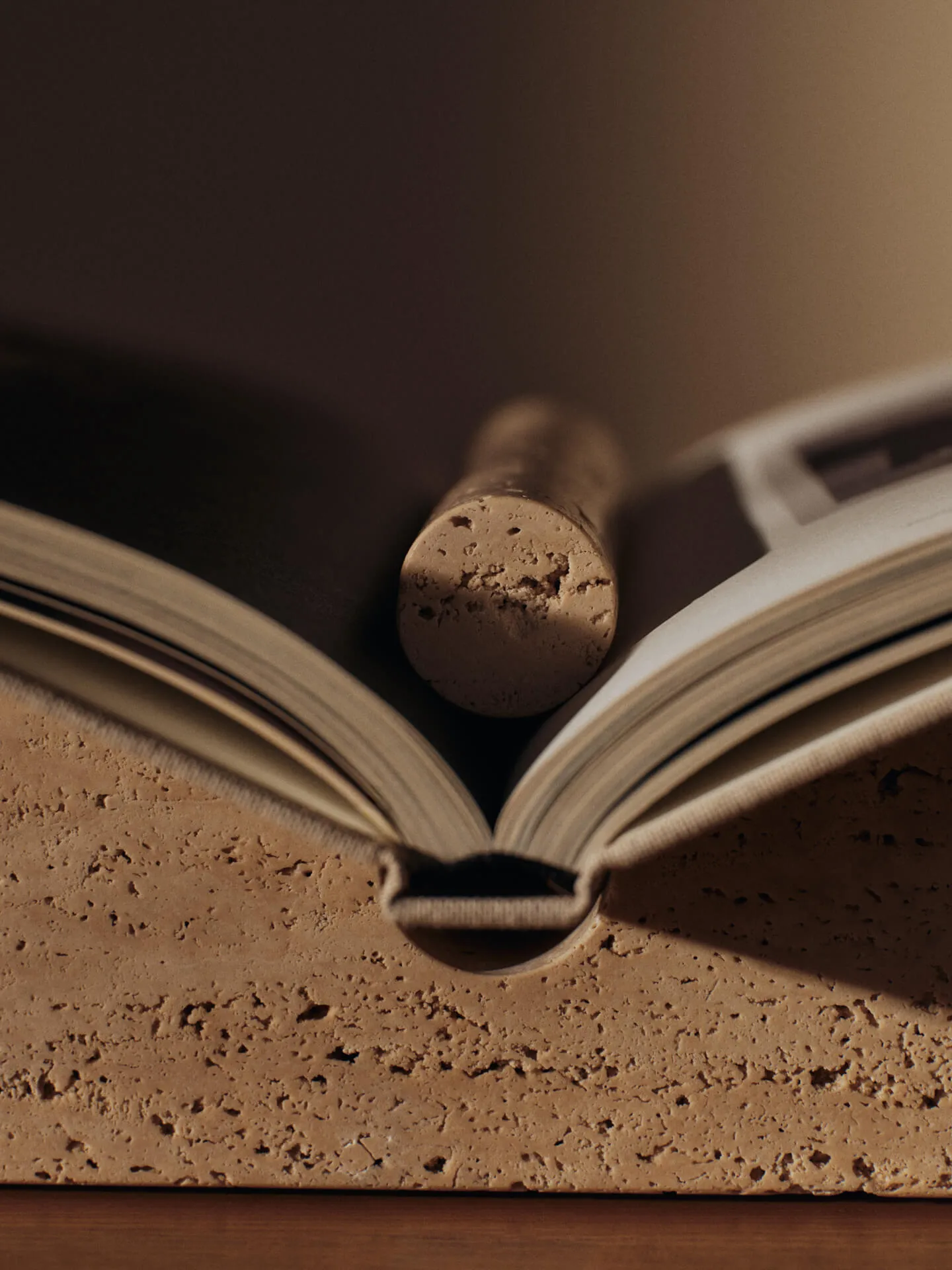 Serre-livres Tvara, Travertin, 22x22 cm Ferm Living