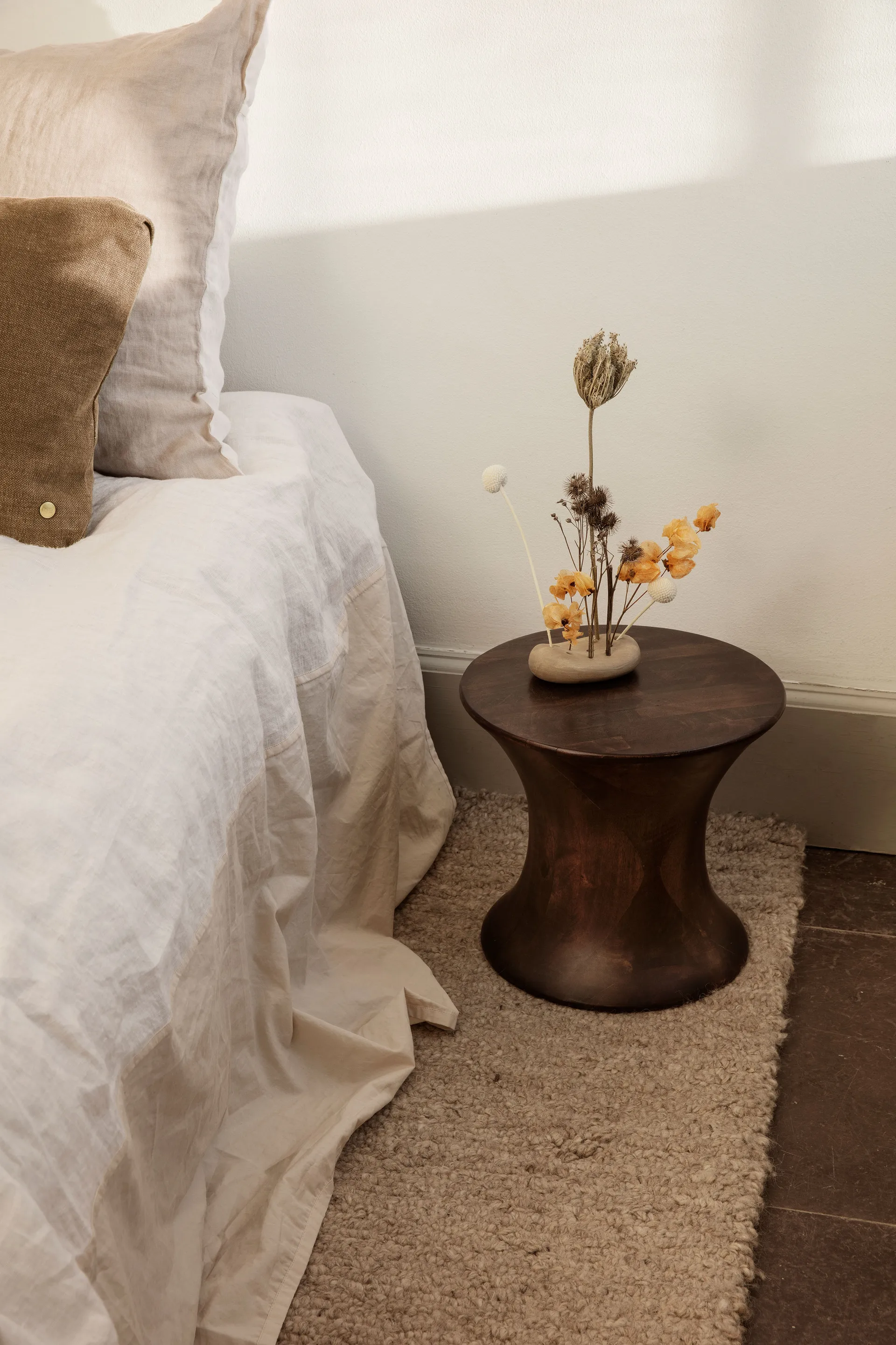 Spin tabouret rond 30 cm, Bois de manguier, Ø33,5x30 cm Ferm Living
