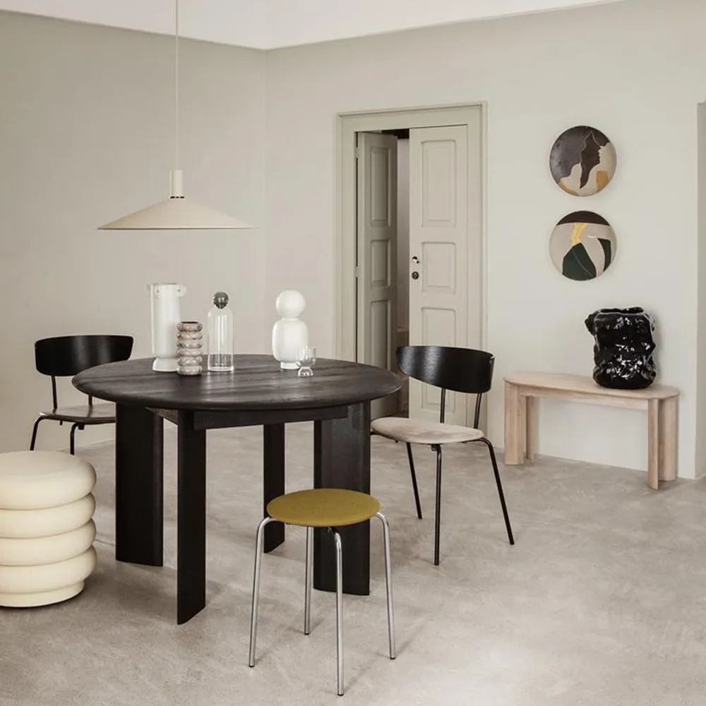 Table à manger Bevel Ø117 cm, Chêne blanchi à l’huile Ferm Living