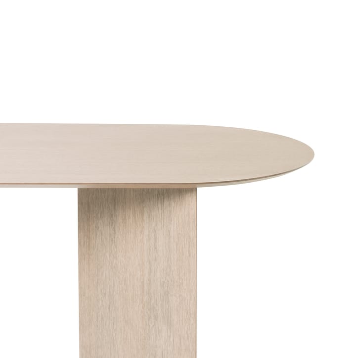 Table à manger Mingle ovale, oak natural veneer, pieds en angle chêne Ferm Living