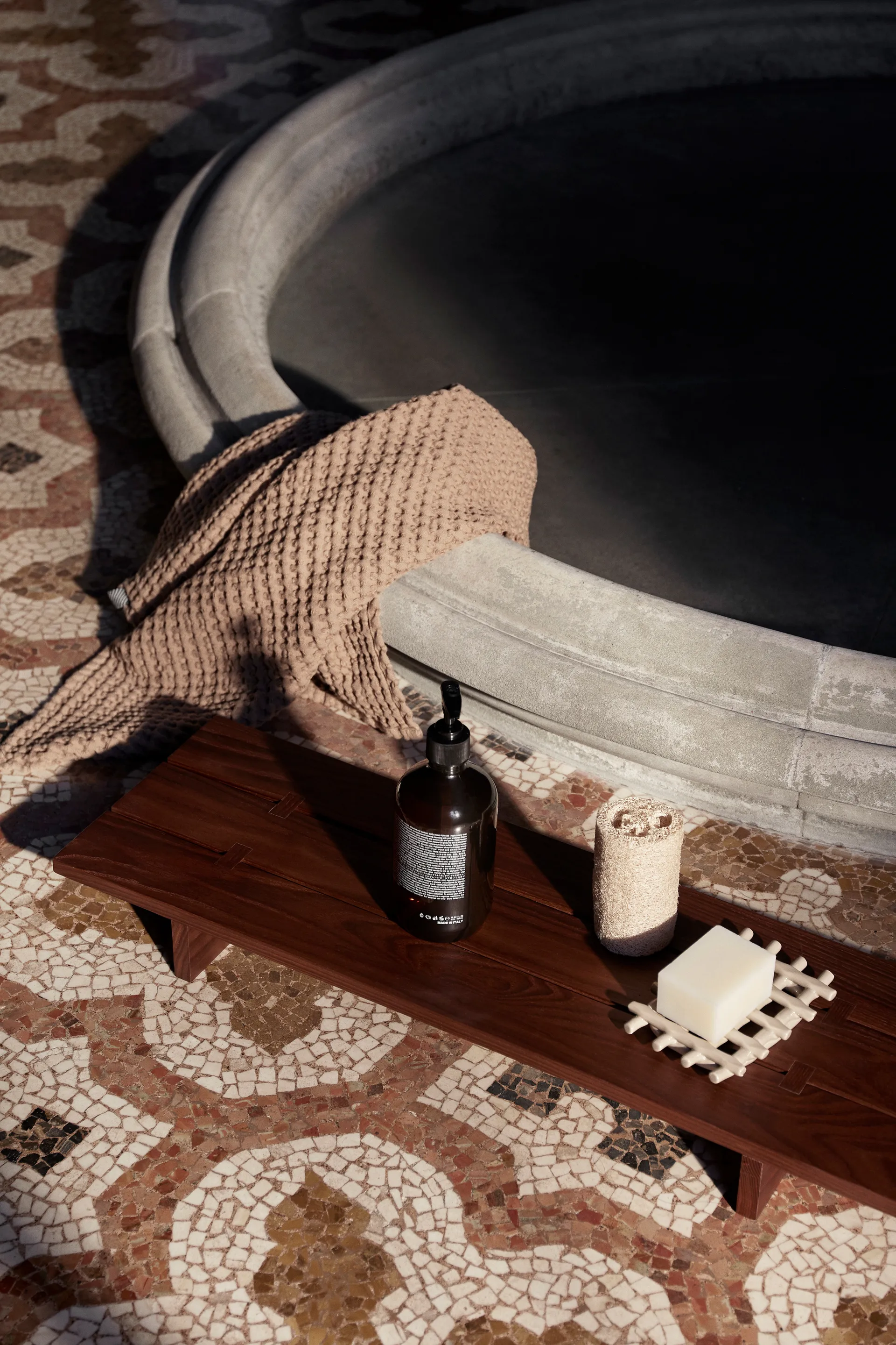 Table à plateau Tategu 70x22,1x7 cm, Dark brown Ferm Living