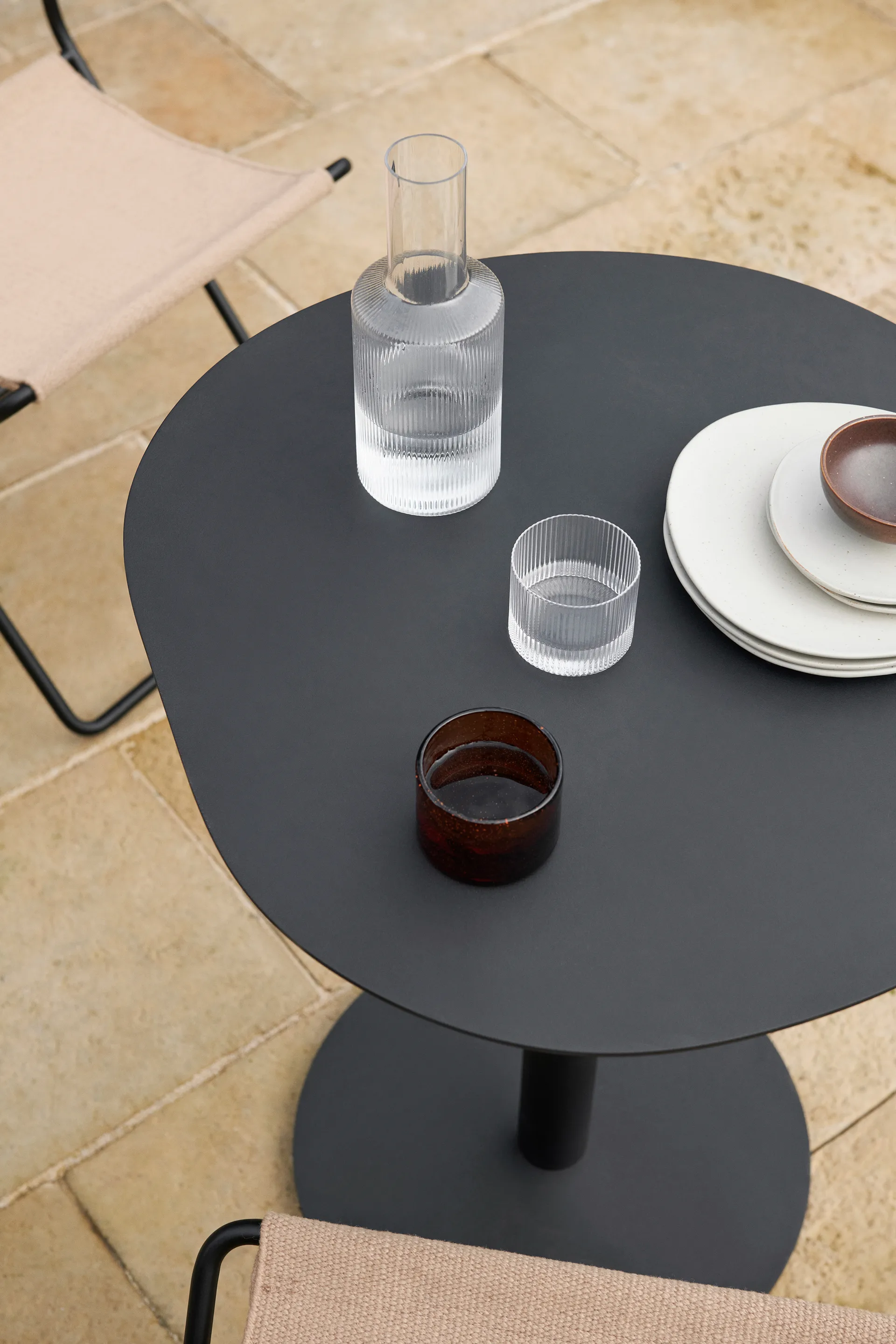 Table bistrot Pond Ø 64x72 cm, Black Ferm Living