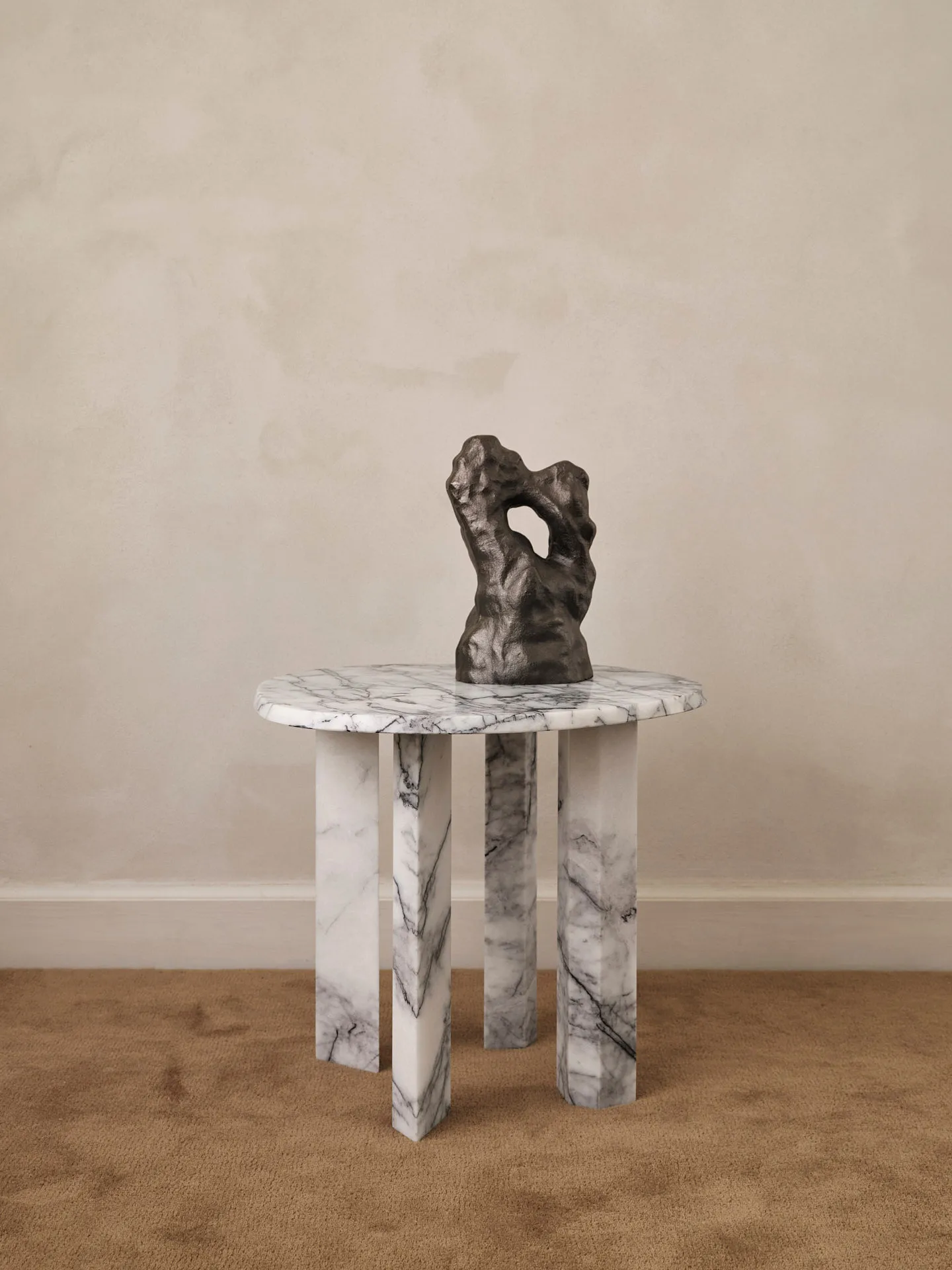 Table d'appoint Taula Ø54,4x45 cm, White-charcoal Ferm Living