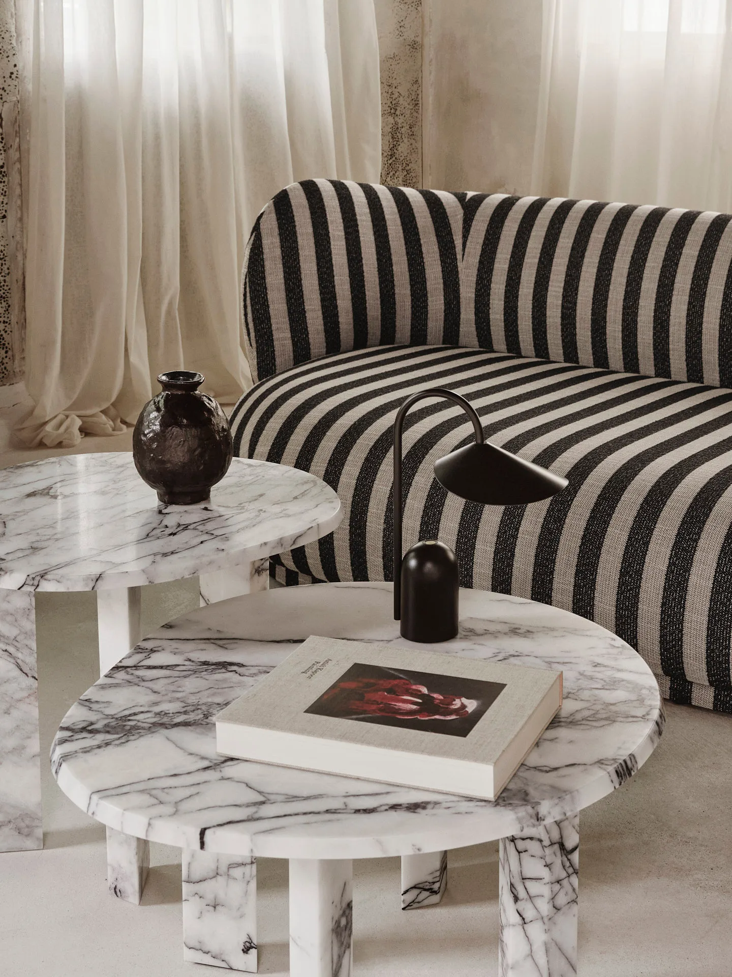 Table d'appoint Taula Ø54,4x45 cm, White-charcoal Ferm Living