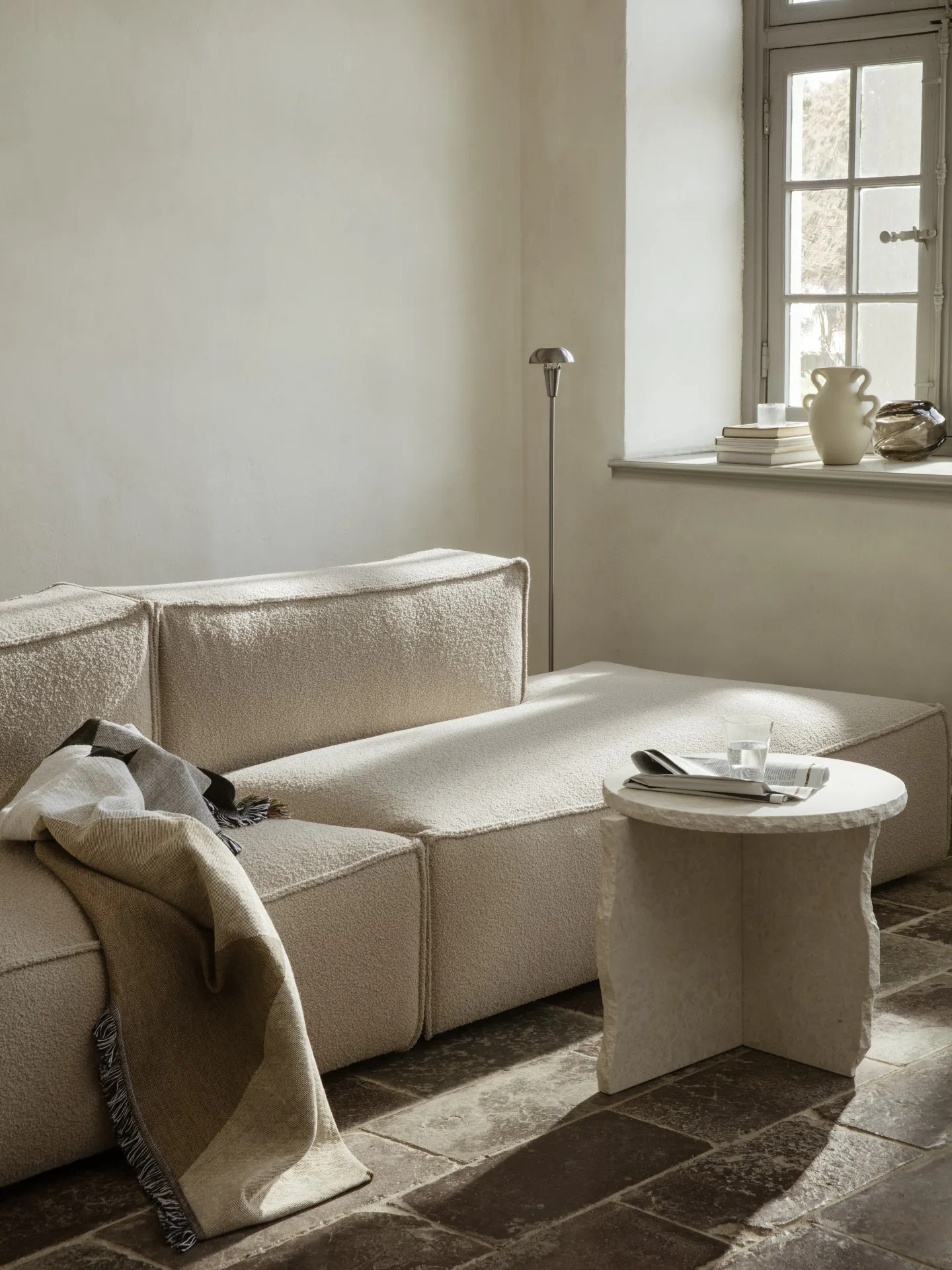 Table Mineral Sculptural Ø52 cm, Bianco Curia Ferm Living