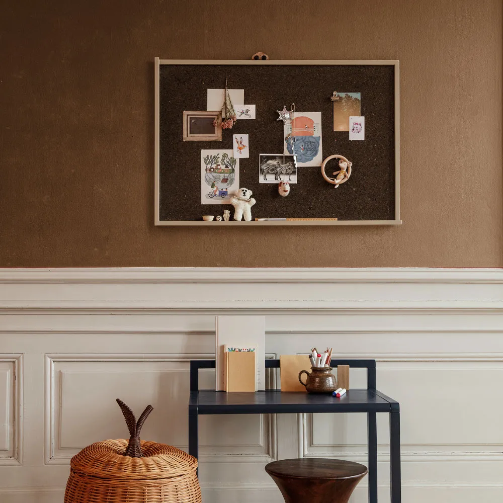 Tableau d’affichage Kant, olive, 96x63 cm Ferm Living