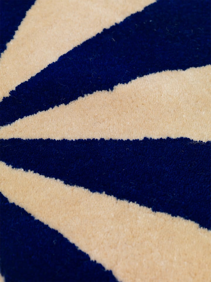 Tapis touffeté à la main Arch Ø130 cm - Bright blue-Off white - ferm LIVING