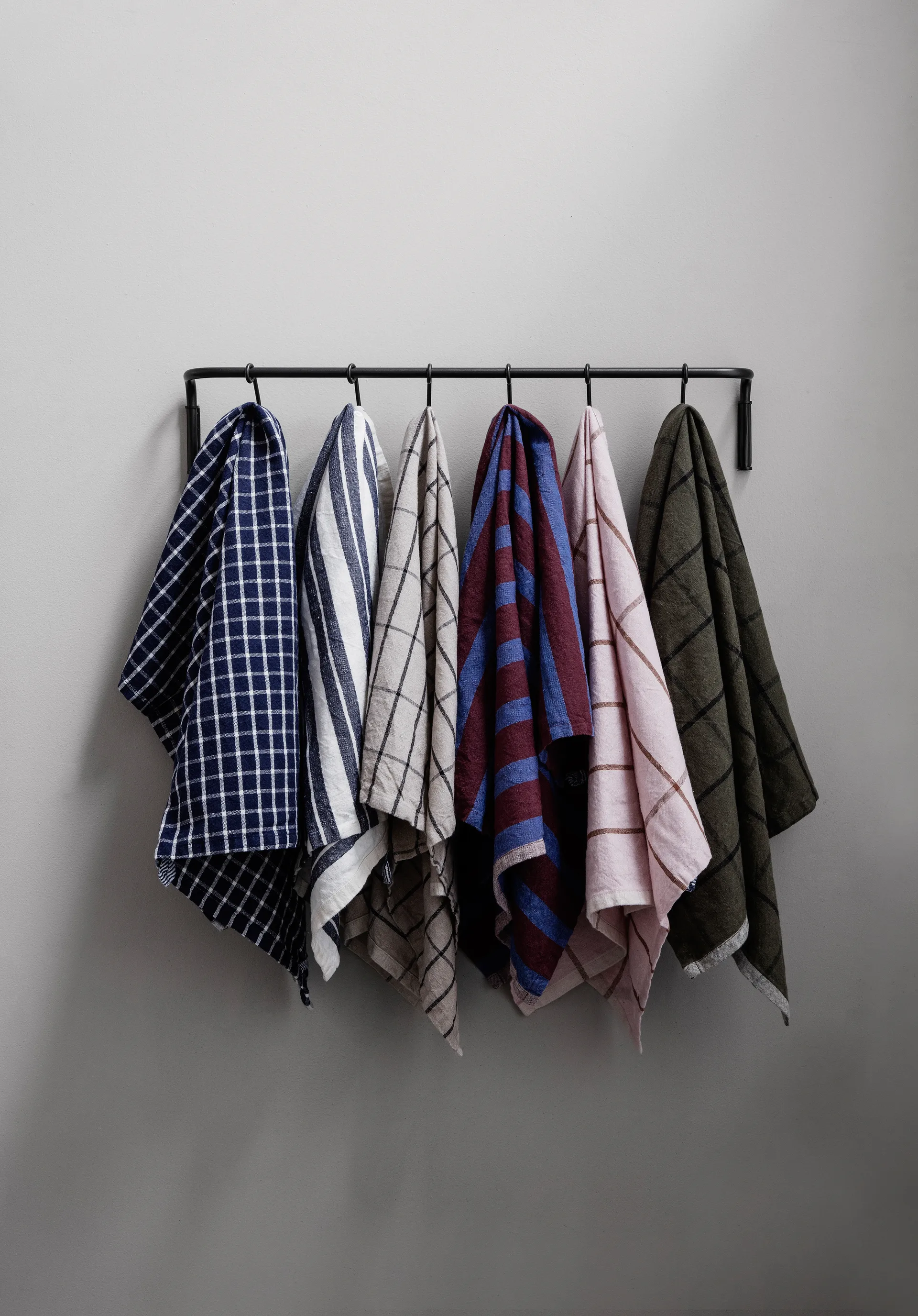 Tringle de cuisine avec 6 crochets Kitchen, Noir Laiton Ferm Living