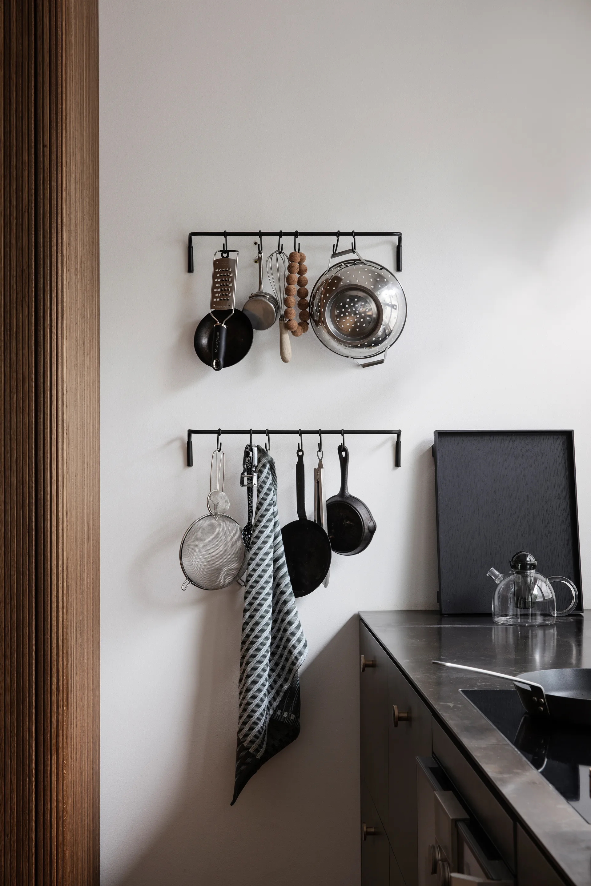 Tringle de cuisine avec 6 crochets Kitchen, Noir Laiton Ferm Living