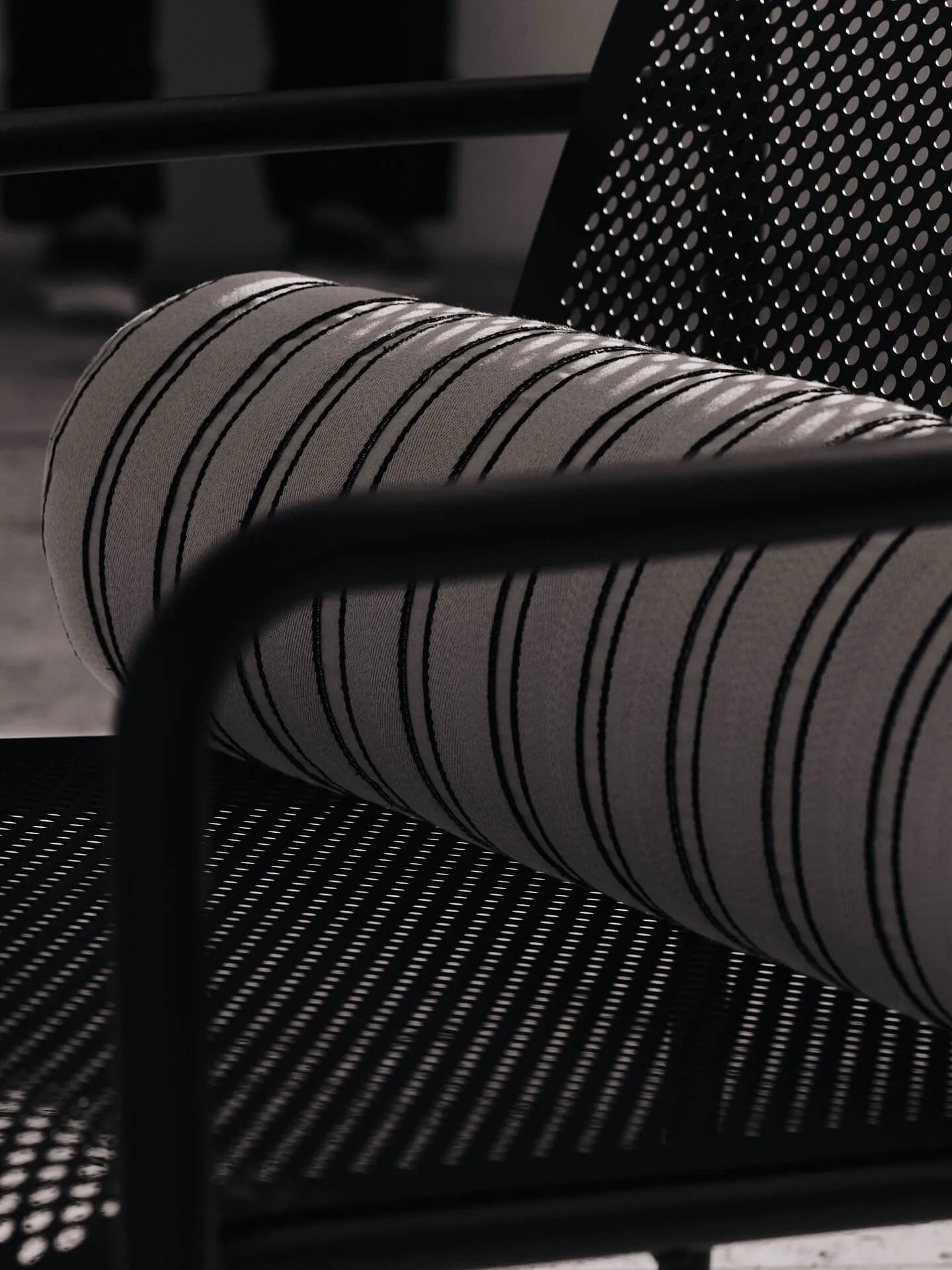 Twill coussin cylindrique bolster, Off-white-black Ferm Living