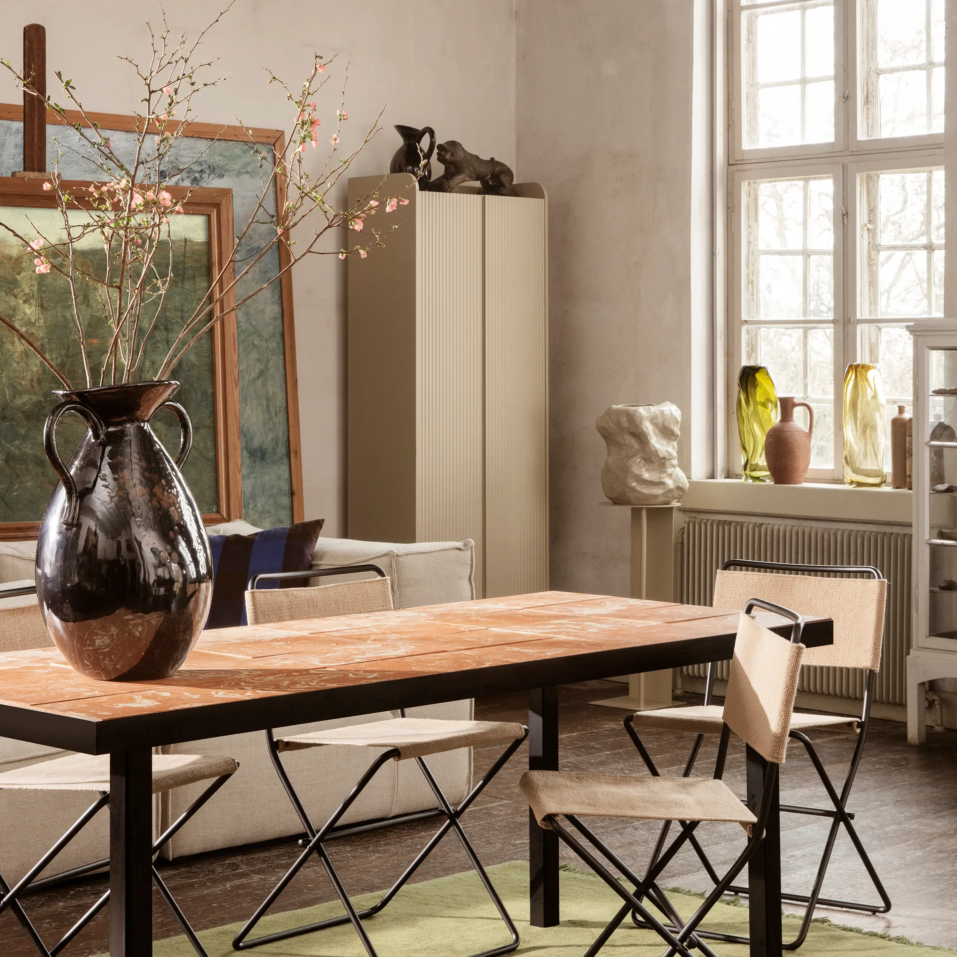 Vase de sol Verso 49 cm, Noir-marron Ferm Living