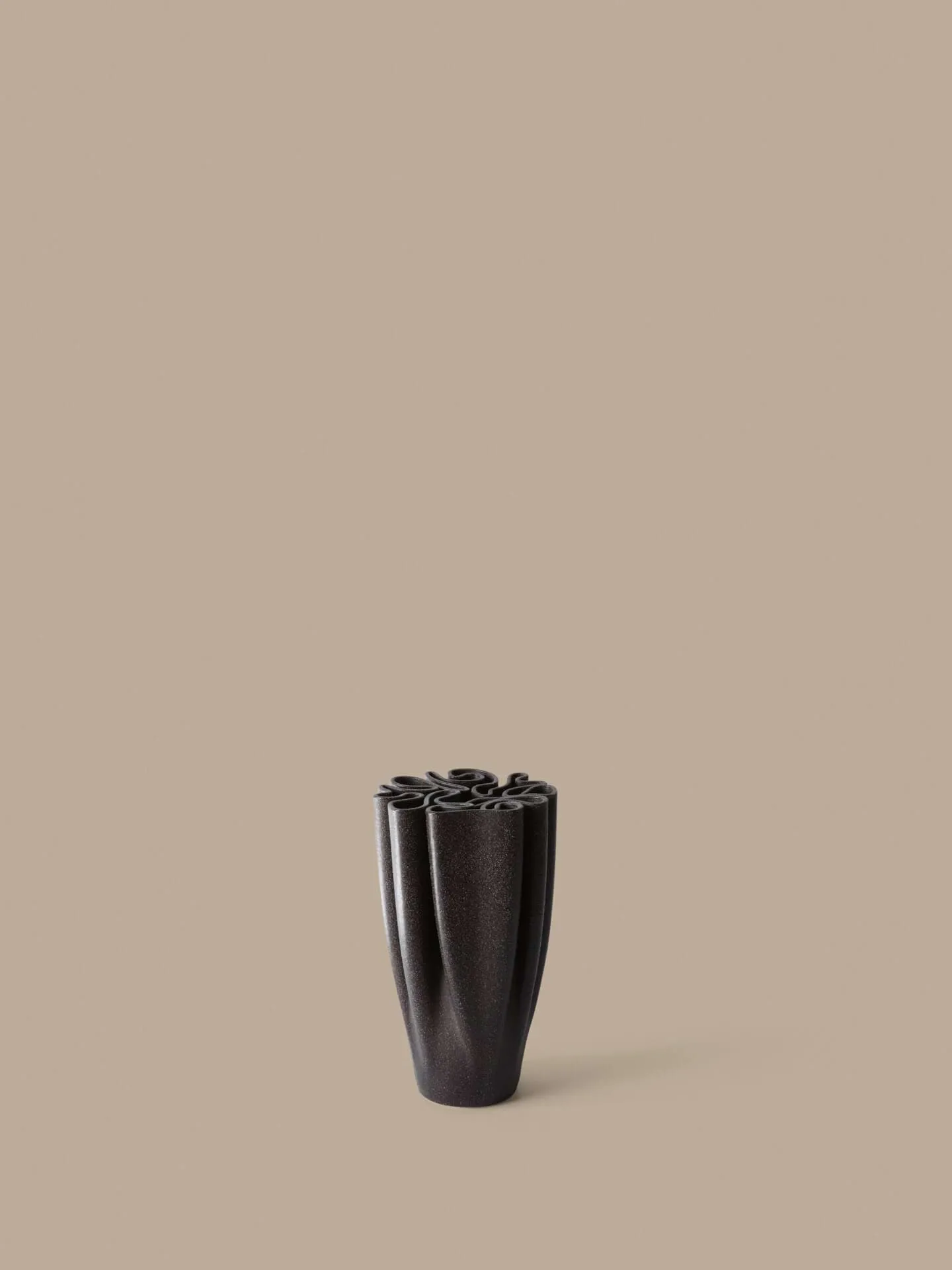 Vase Dedali 25 cm, Marron foncé Ferm Living
