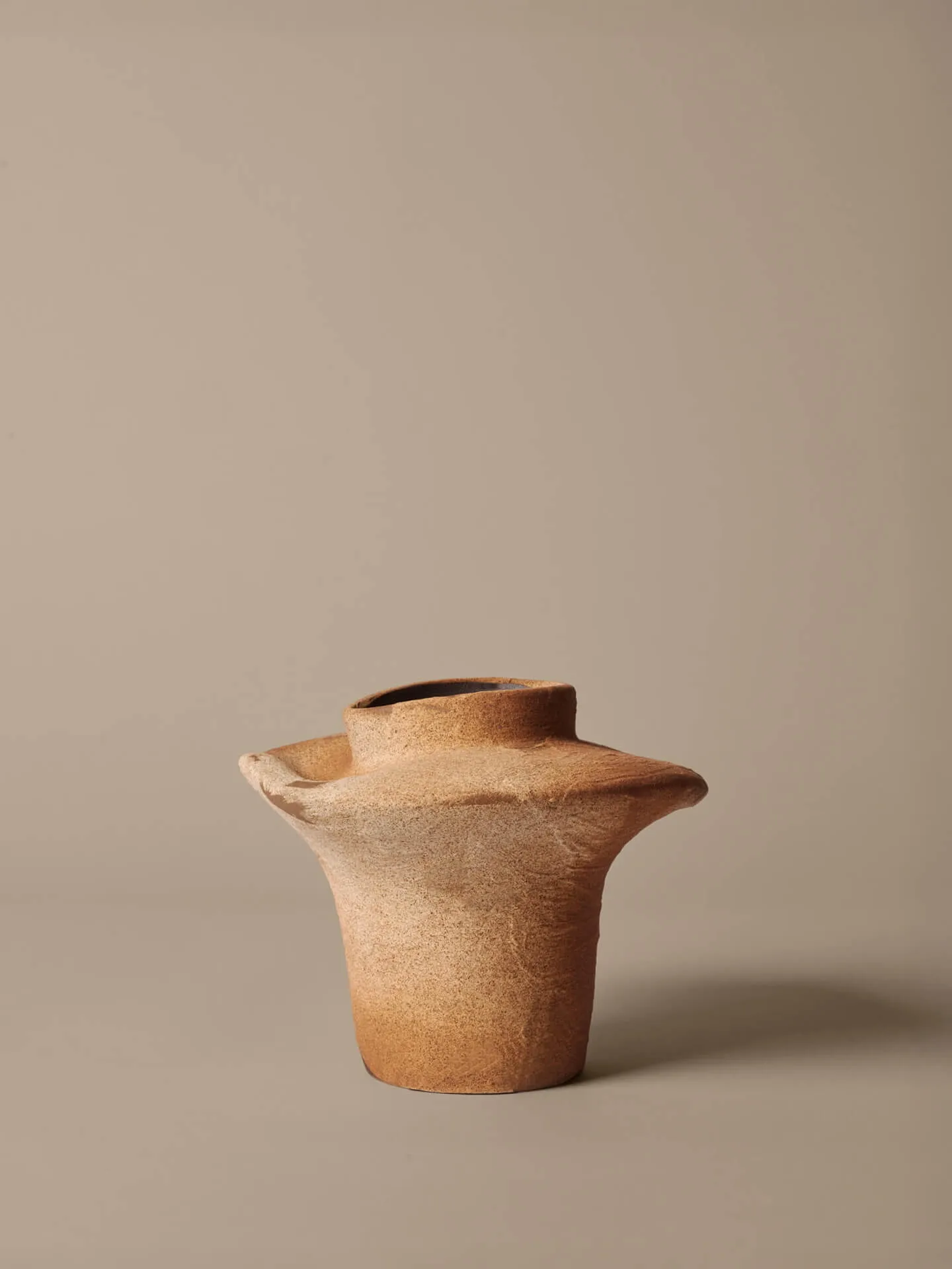 Vase Evio, Burnt umber, Ø25x22 cm Ferm Living