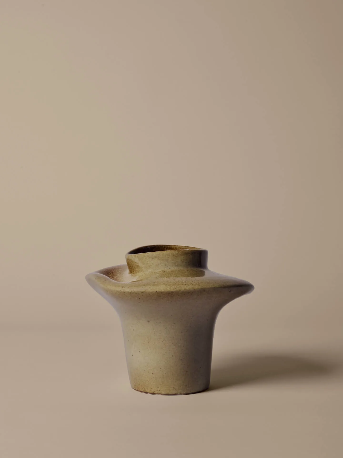 Vase Evio, Elm green, Ø25x22 cm Ferm Living