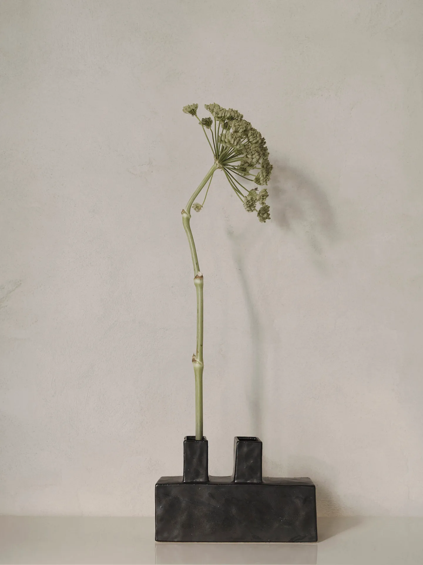 Vase Koa H17, Black Ferm Living