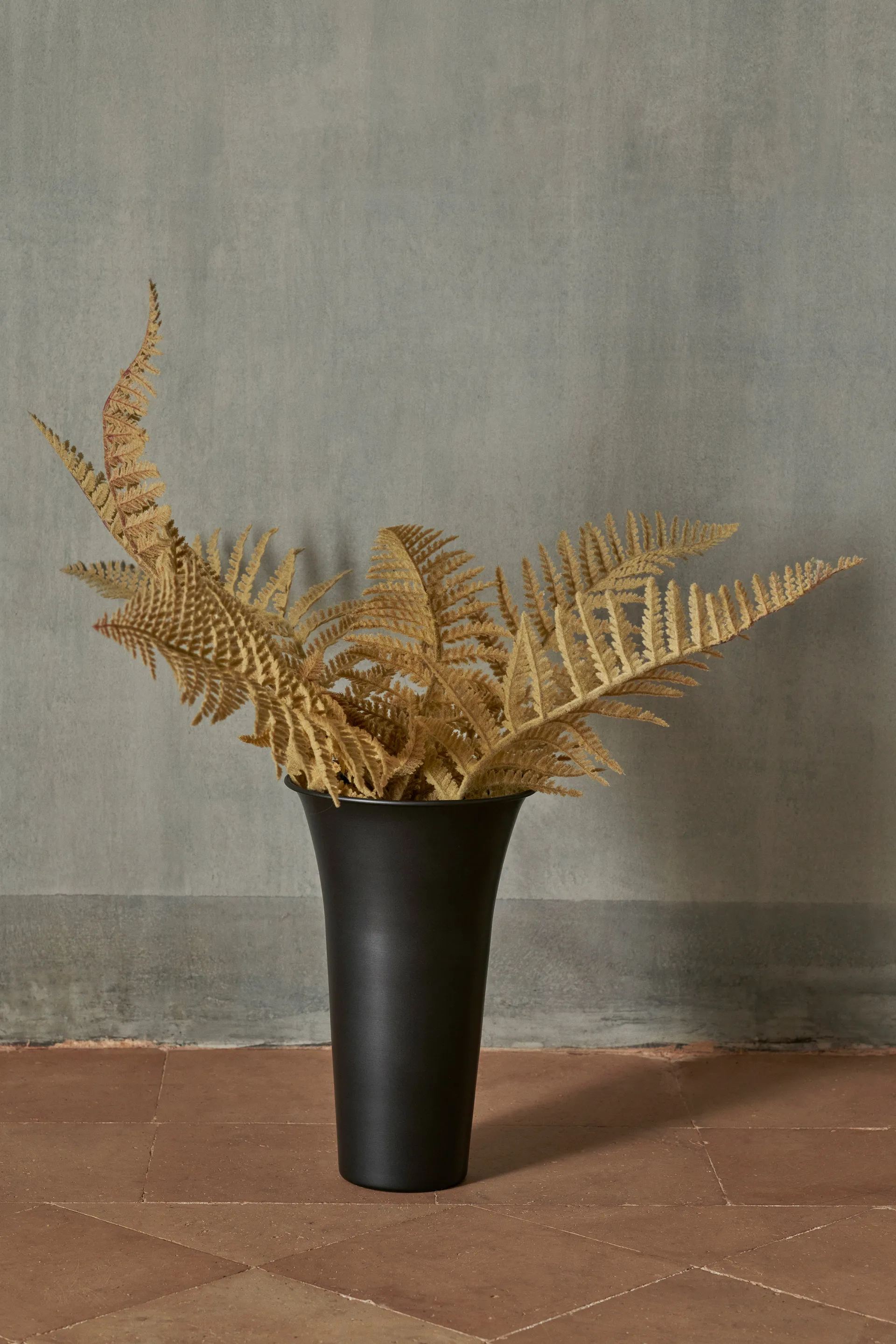 Vase Spun Alu Ø 21,3x41,9 cm, Blackened aluminium Ferm Living