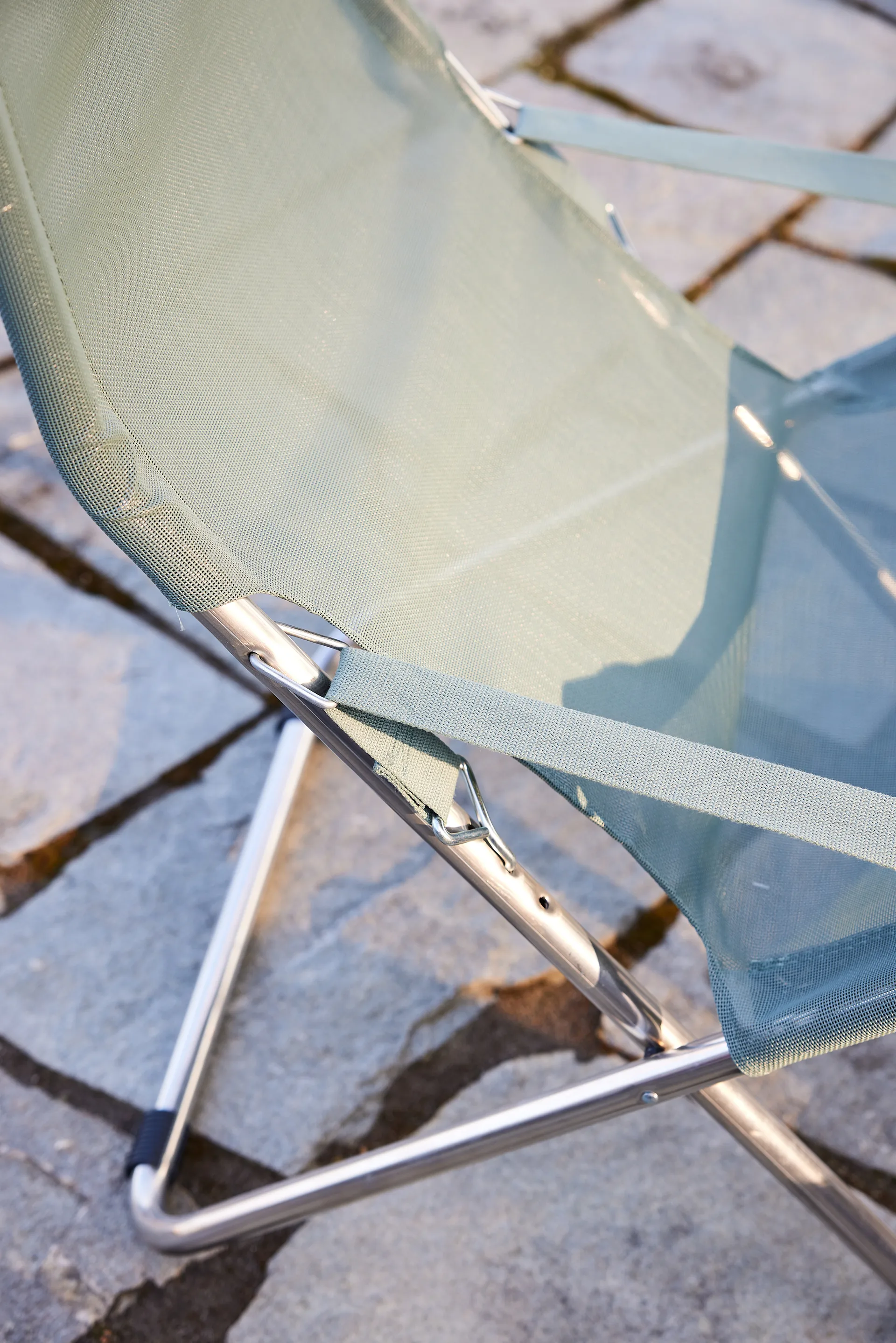 Chaise longue Fiesta, Sage green-support en aluminium Fiam