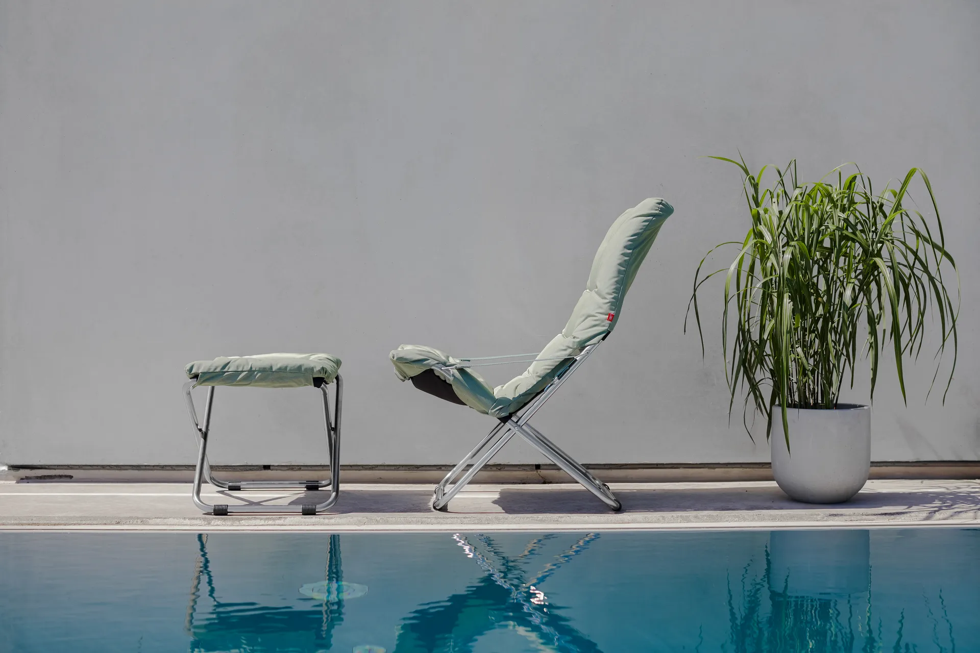 Chaise longue Fiesta Soft, Tissu sage green-support en aluminium Fiam