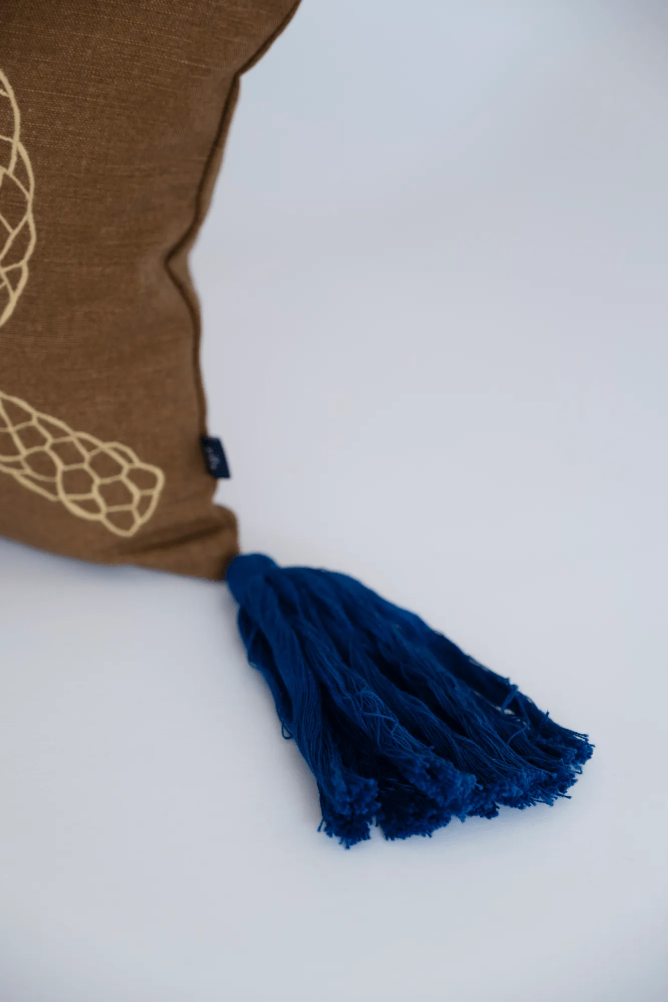 Coussin de décoration Knop, Marron-or-bleu, 27x40 cm Fine Little Day