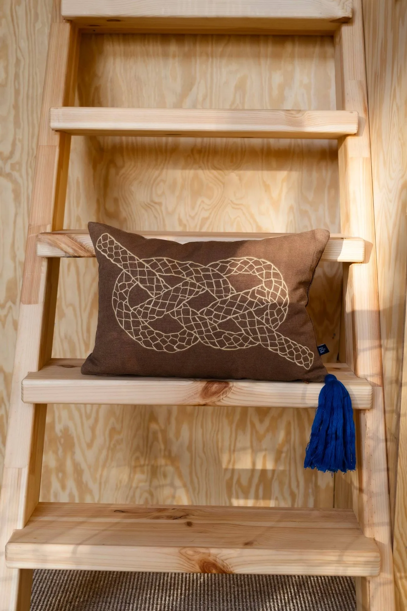 Coussin de décoration Knop, Marron-or-bleu, 27x40 cm Fine Little Day