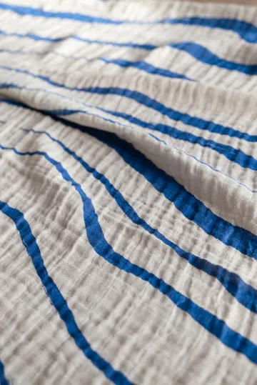 Couverture en mousseline Våg 120x120 cm - Blue - Fine Little Day