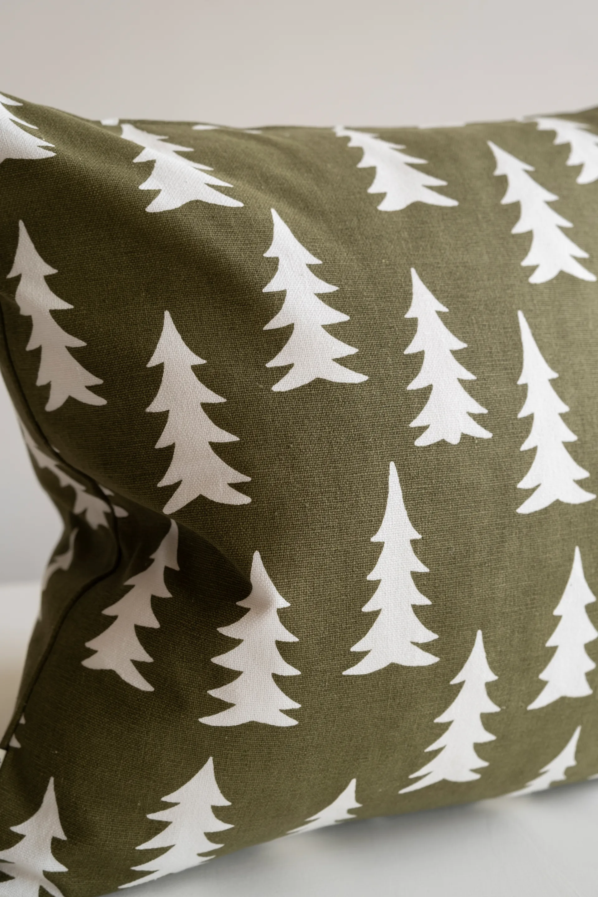 Housse de coussin Gran, Vert olive Fine Little Day