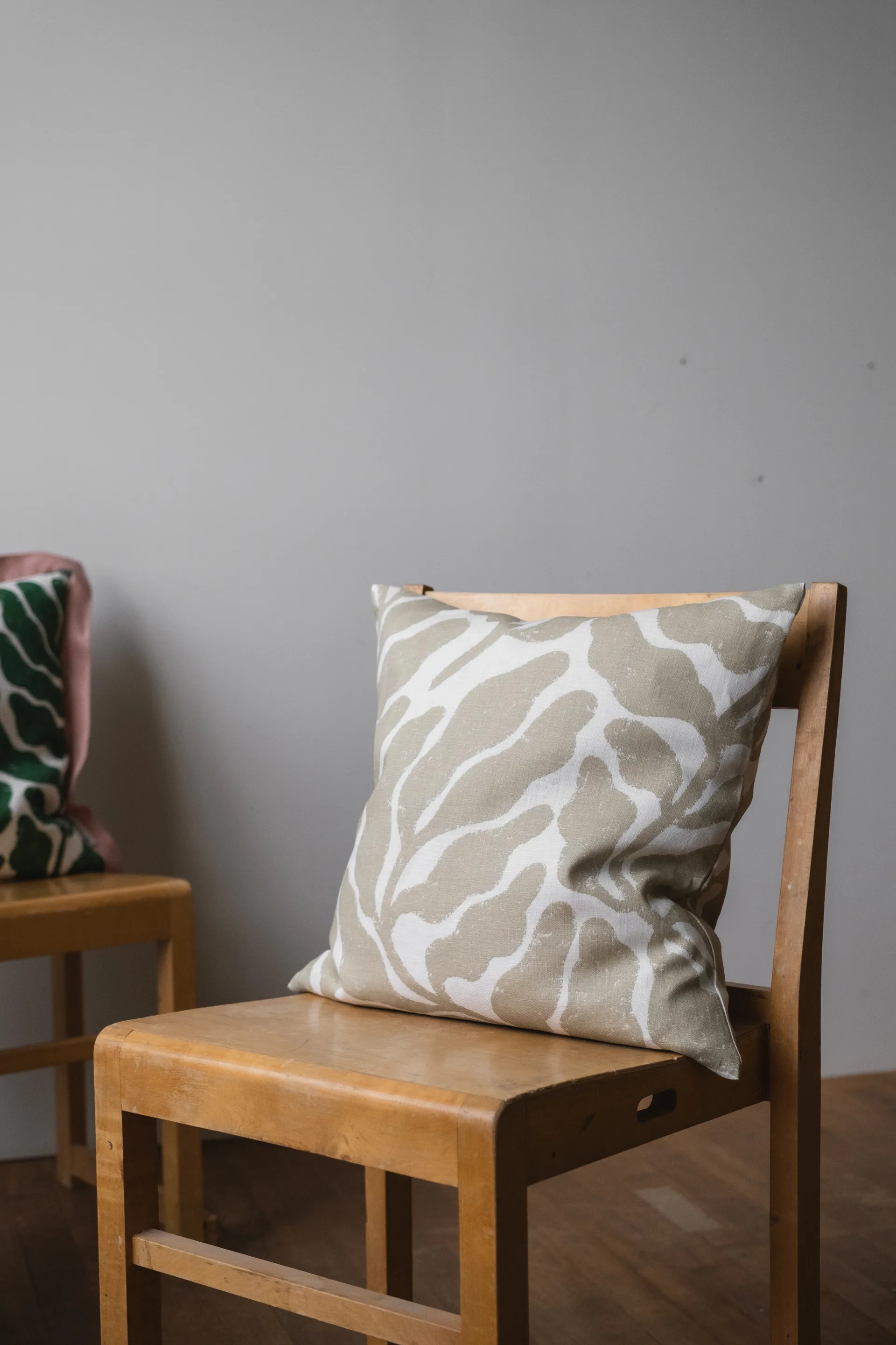 Housse de coussin Leaves 48x48 cm, Sand Fine Little Day