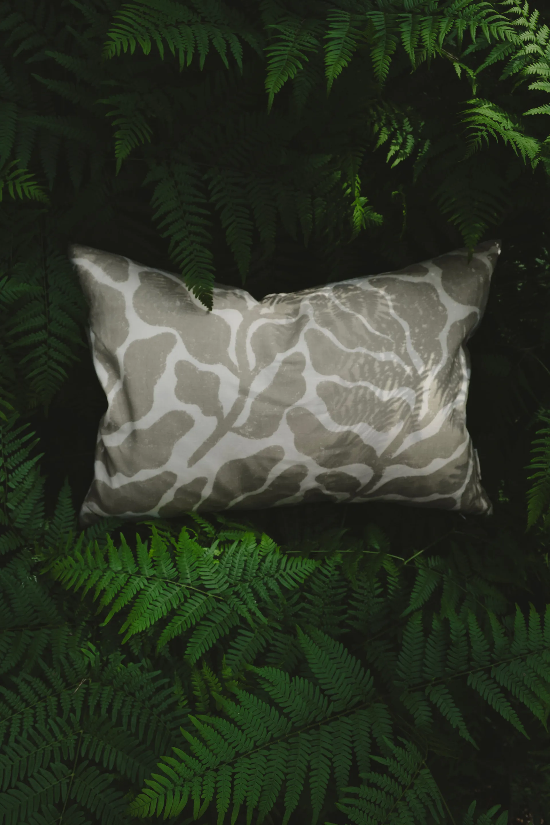 Housse de coussin Leaves 48x68 cm, Sand Fine Little Day