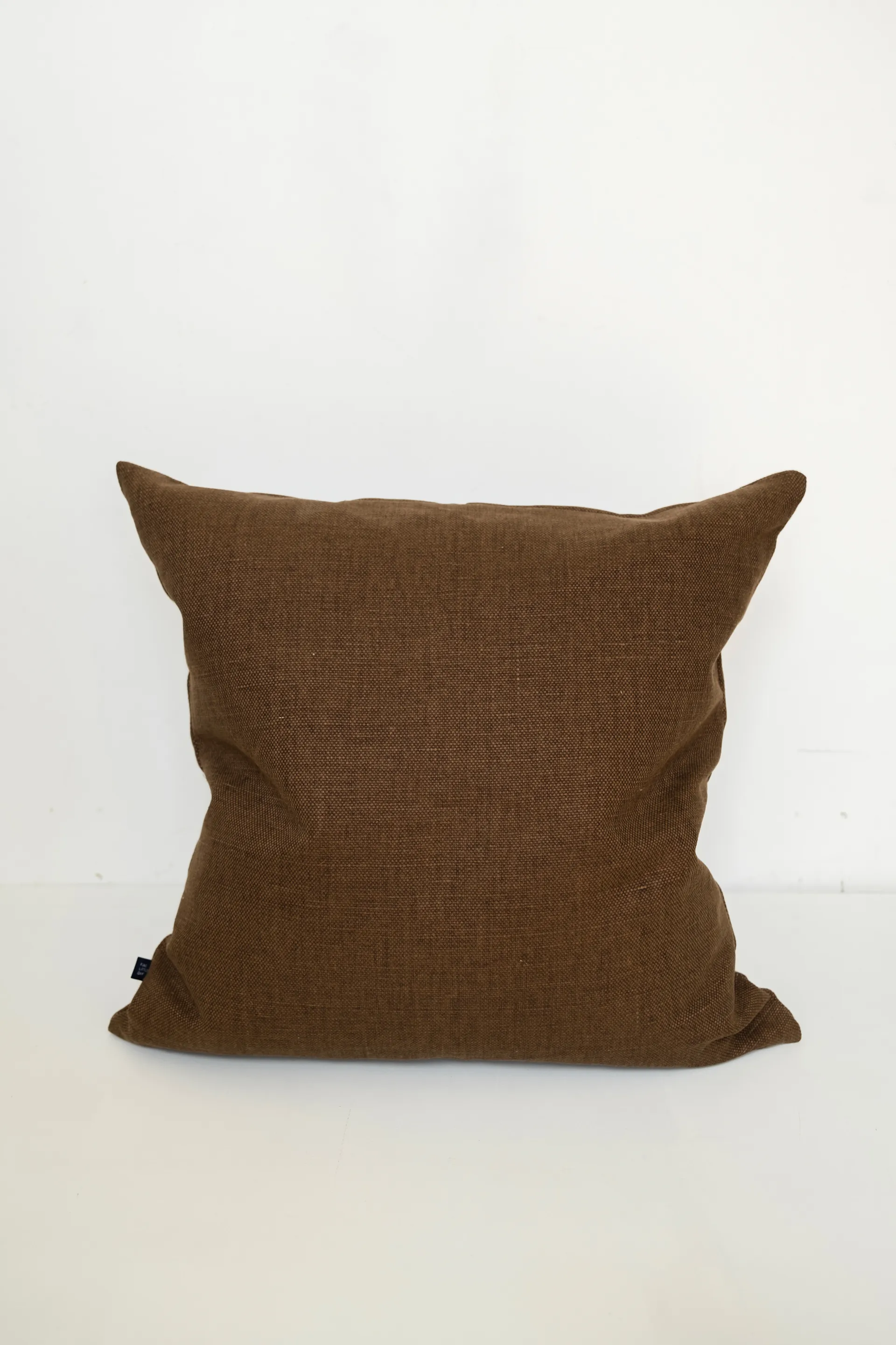 Housse de coussin Leaves brodée 48x48 cm, Brown Fine Little Day
