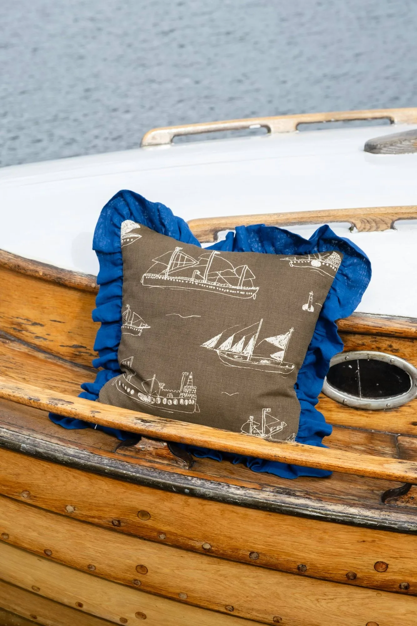 Housse de coussin Ohoy, Marron-naturel-bleu, 48x48 cm Fine Little Day