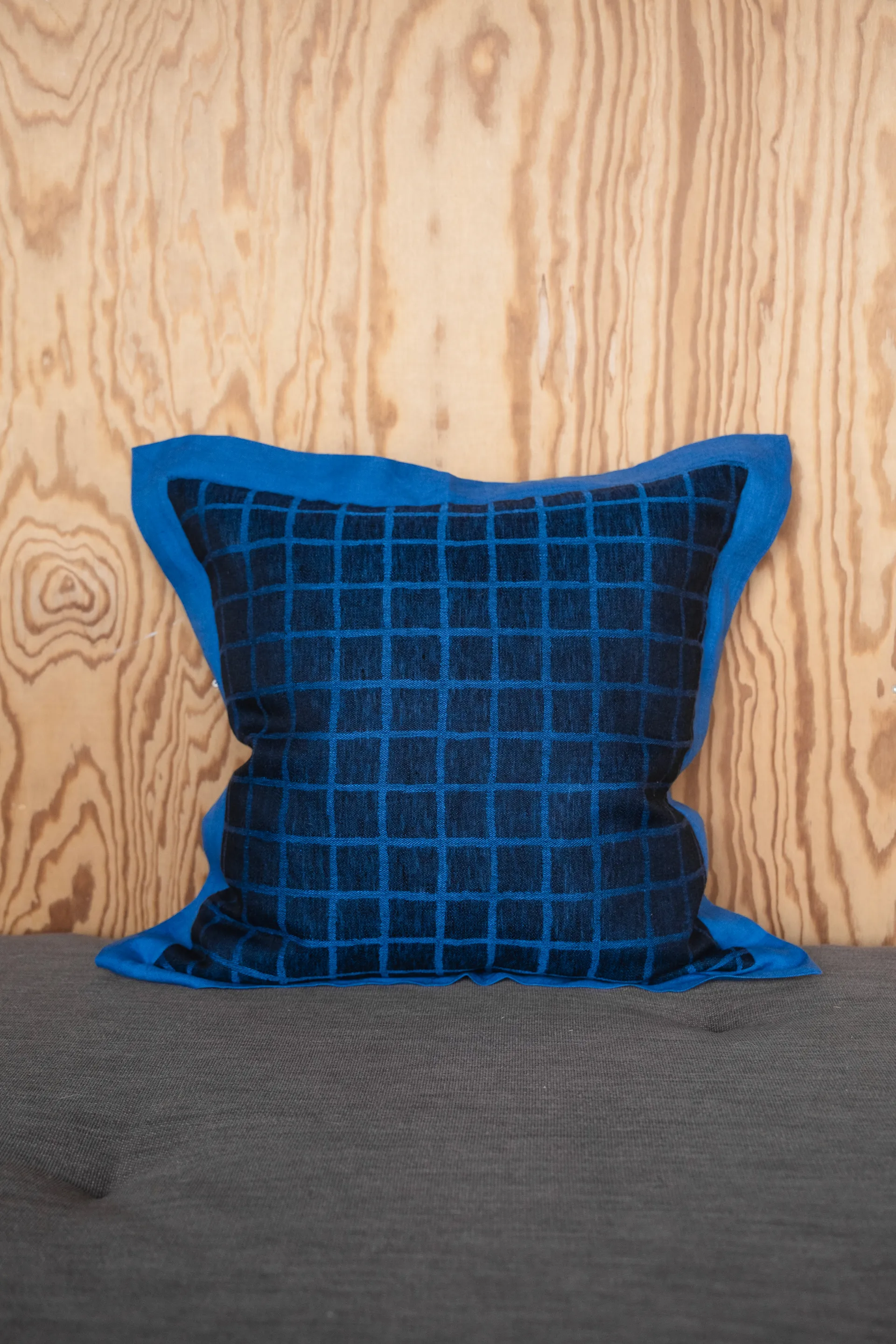 Housse de coussin Rutig 47x47 cm, Blue-black Fine Little Day